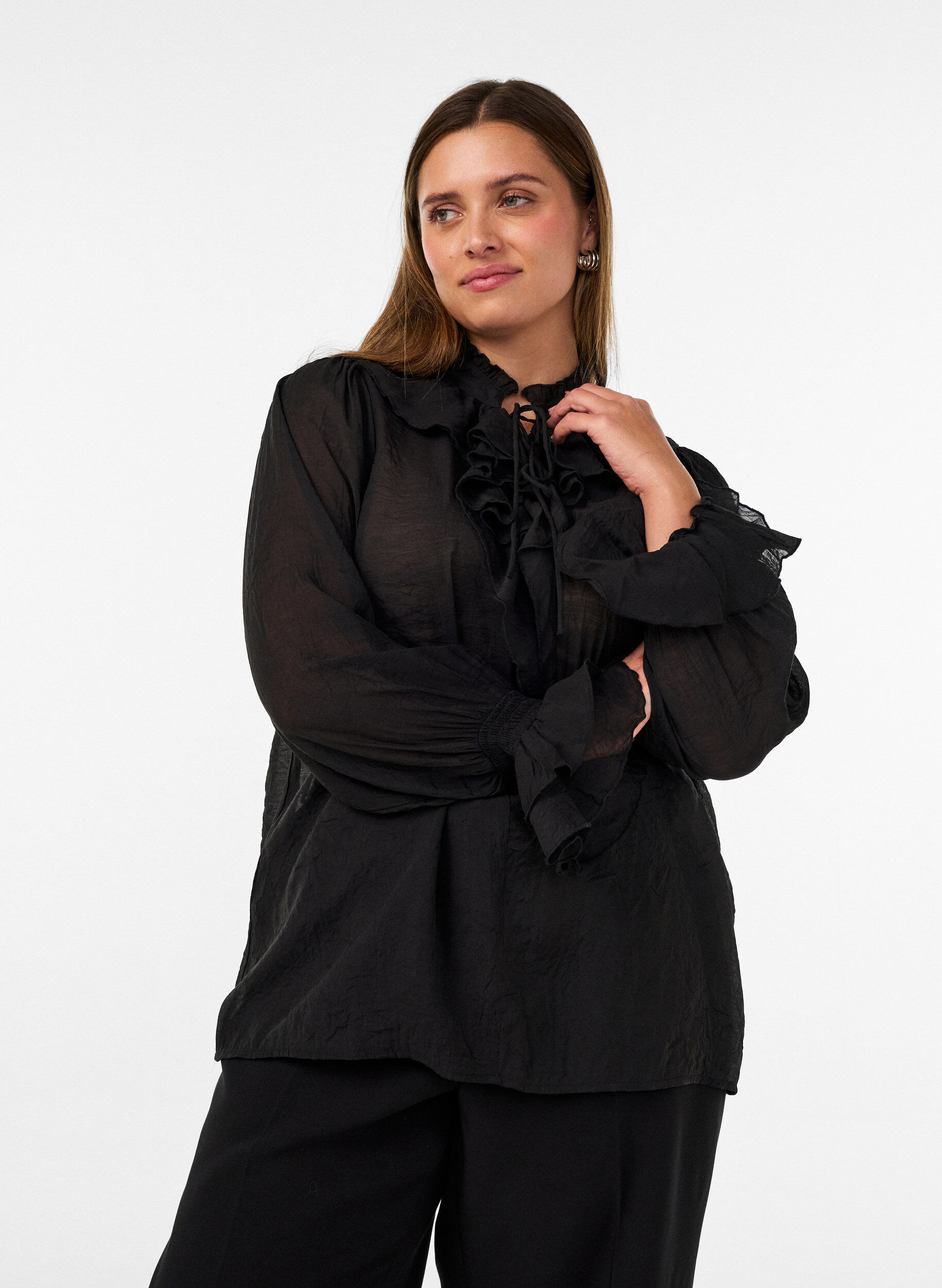 Viscose blouse met ruches en lange mouwen, Zwart, Model