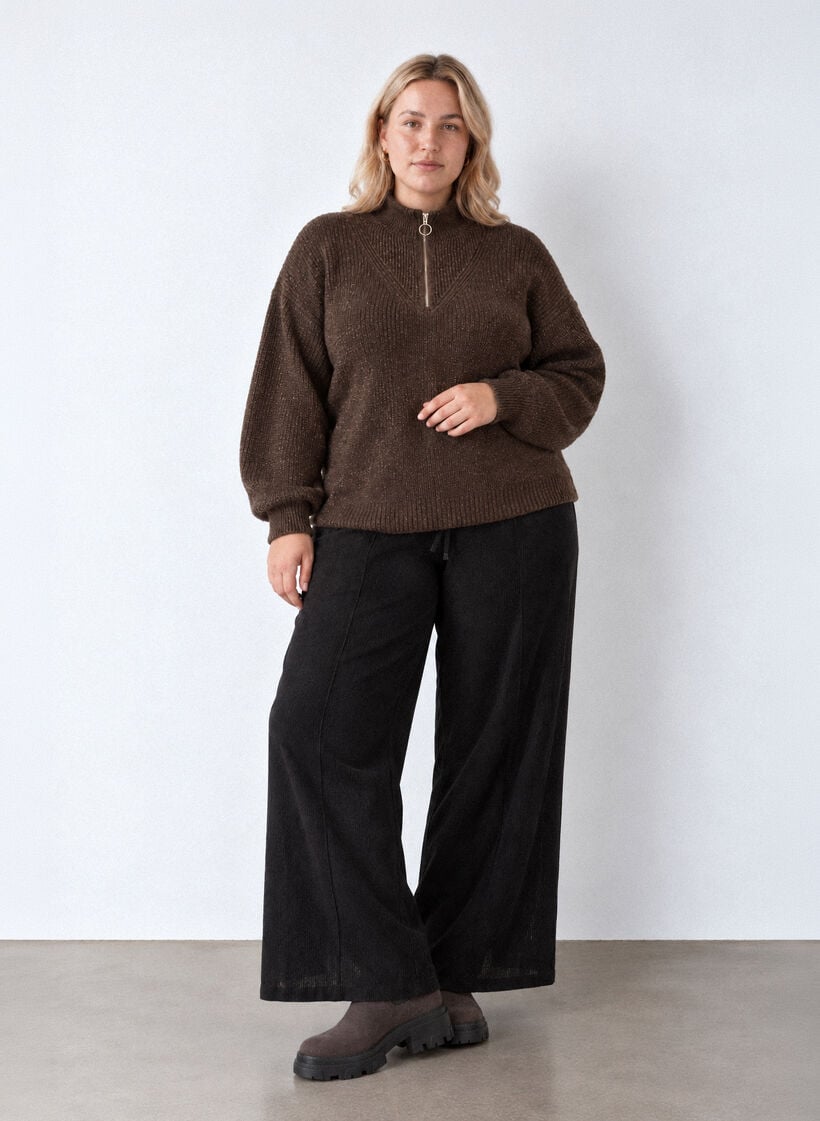 Ontspannen elegantie in aardetinten, , Model