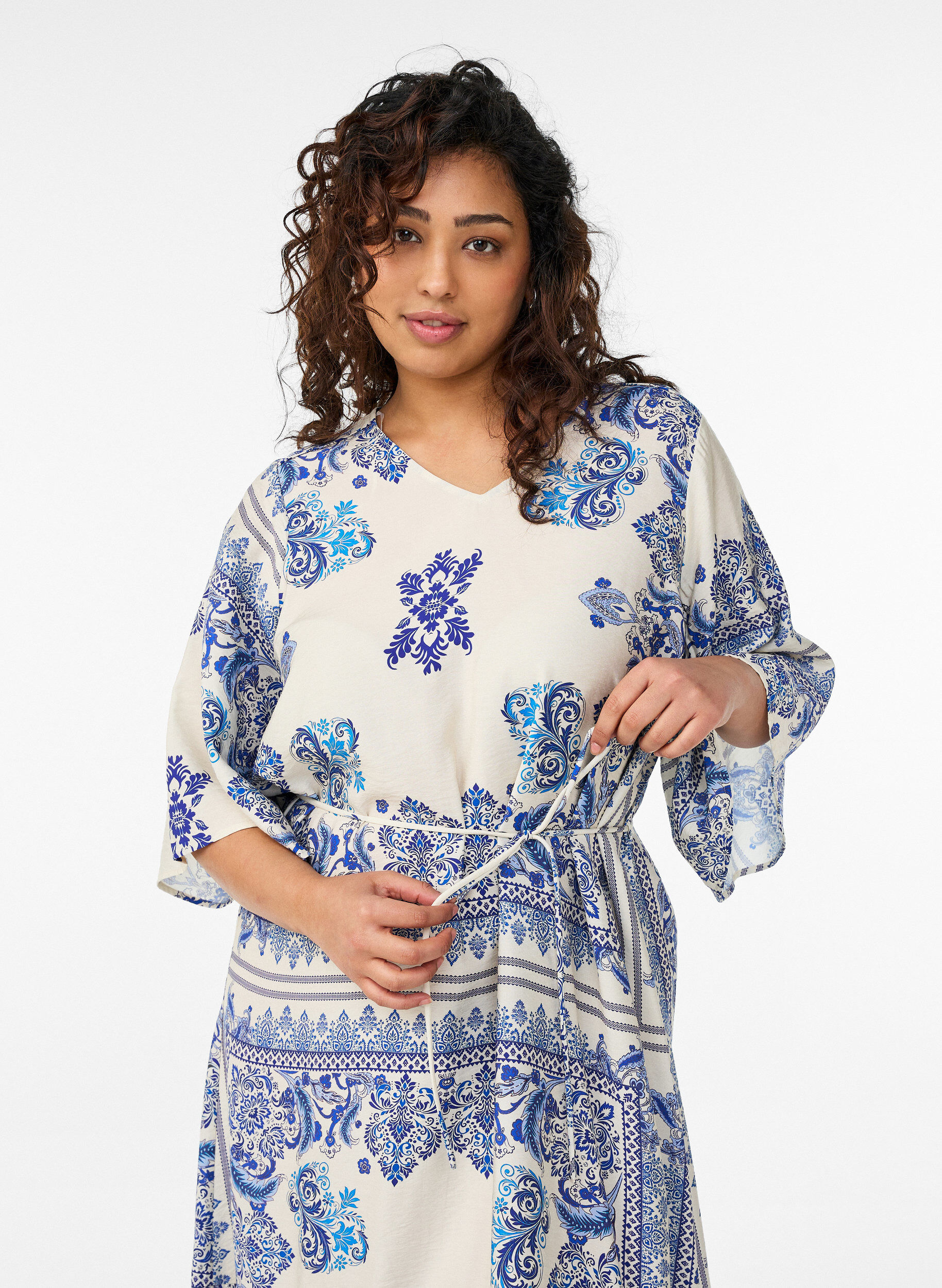 ZizziGedessineerde midi jurk in viscose met strikceintuur, Blauw, Model image number 2