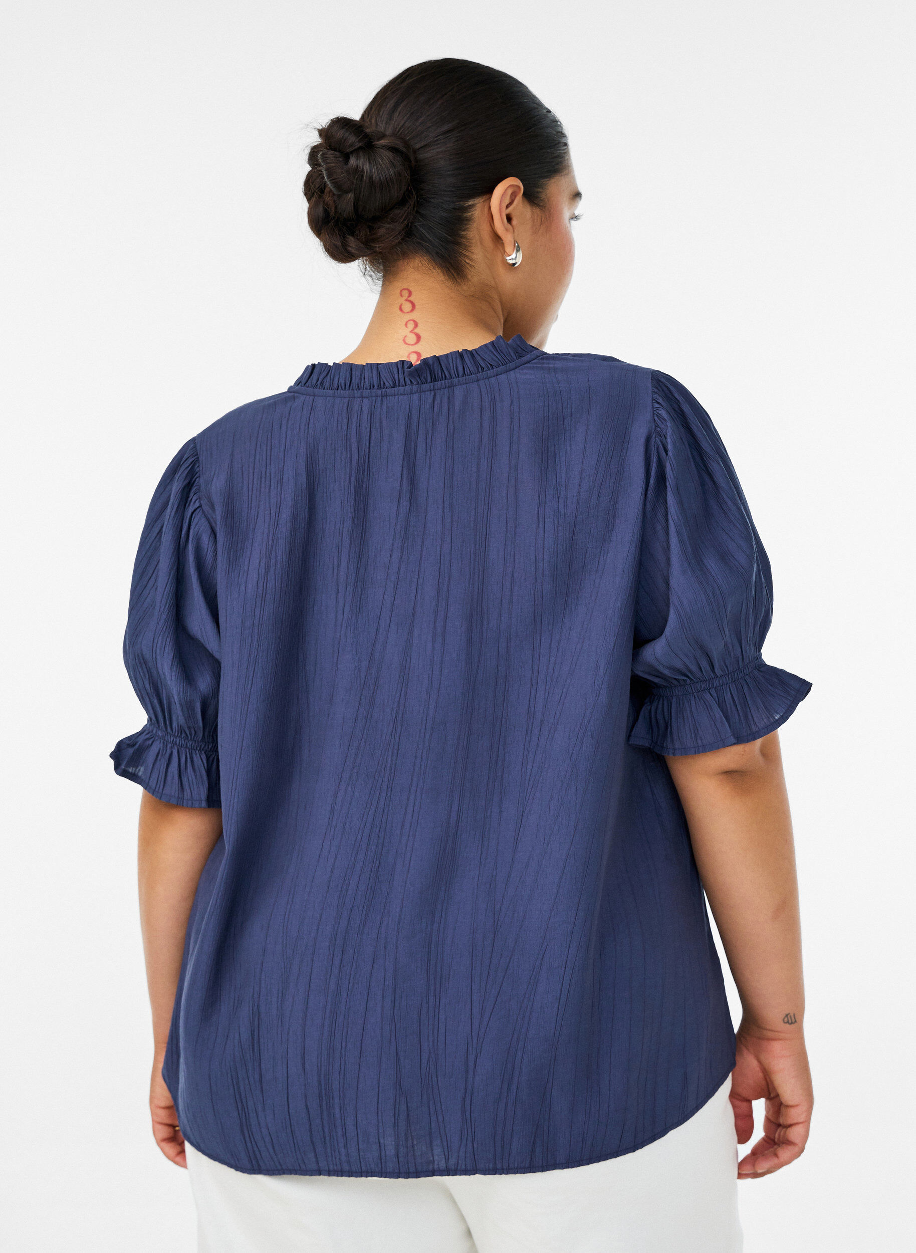 ZizziBlouse in een gekreukelde viscosemix met een V-hals, Blauw, Model image number 2