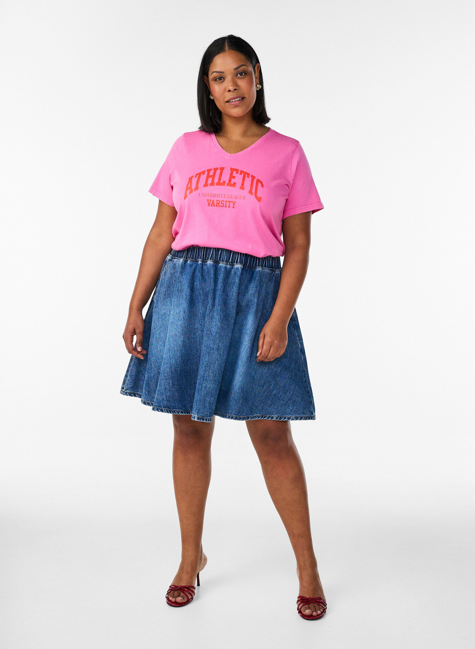 ZizziBiologisch katoenen T-shirt met varsity print en V-hals, Roze, Model image number 1
