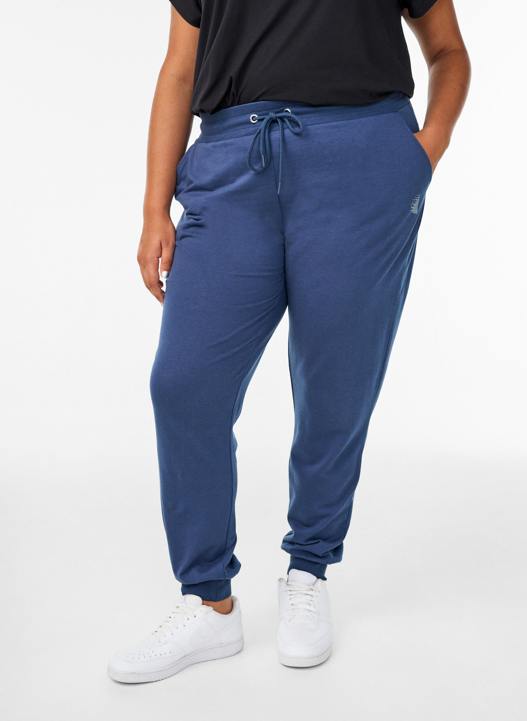ZizziLosse trainingsbroek met zakken, Blauw, Model image number 2