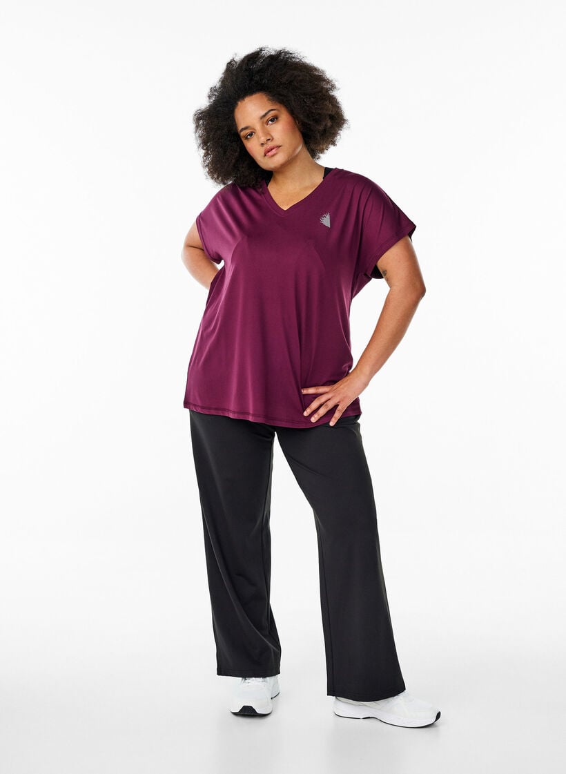 Losvallend sport T-shirt met V-hals, Grape Wine, Model