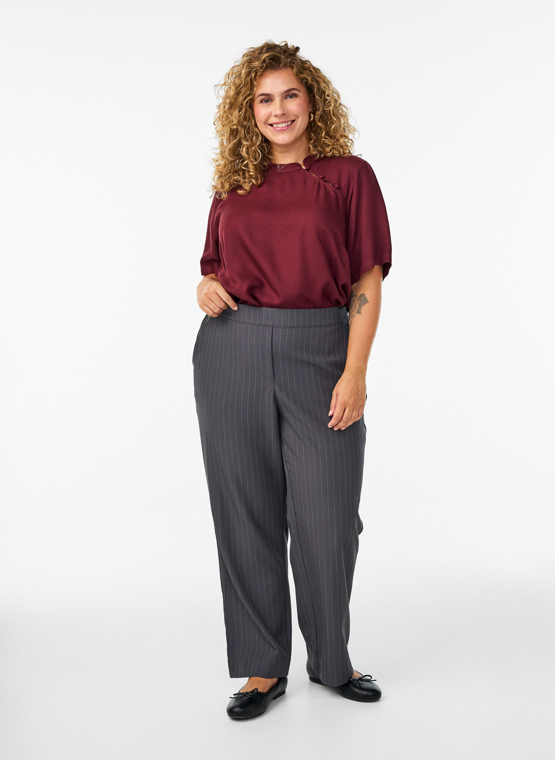 ZizziBlouse met korte mouwen en diagonale knoopsluiting, Rood, Model image number 1