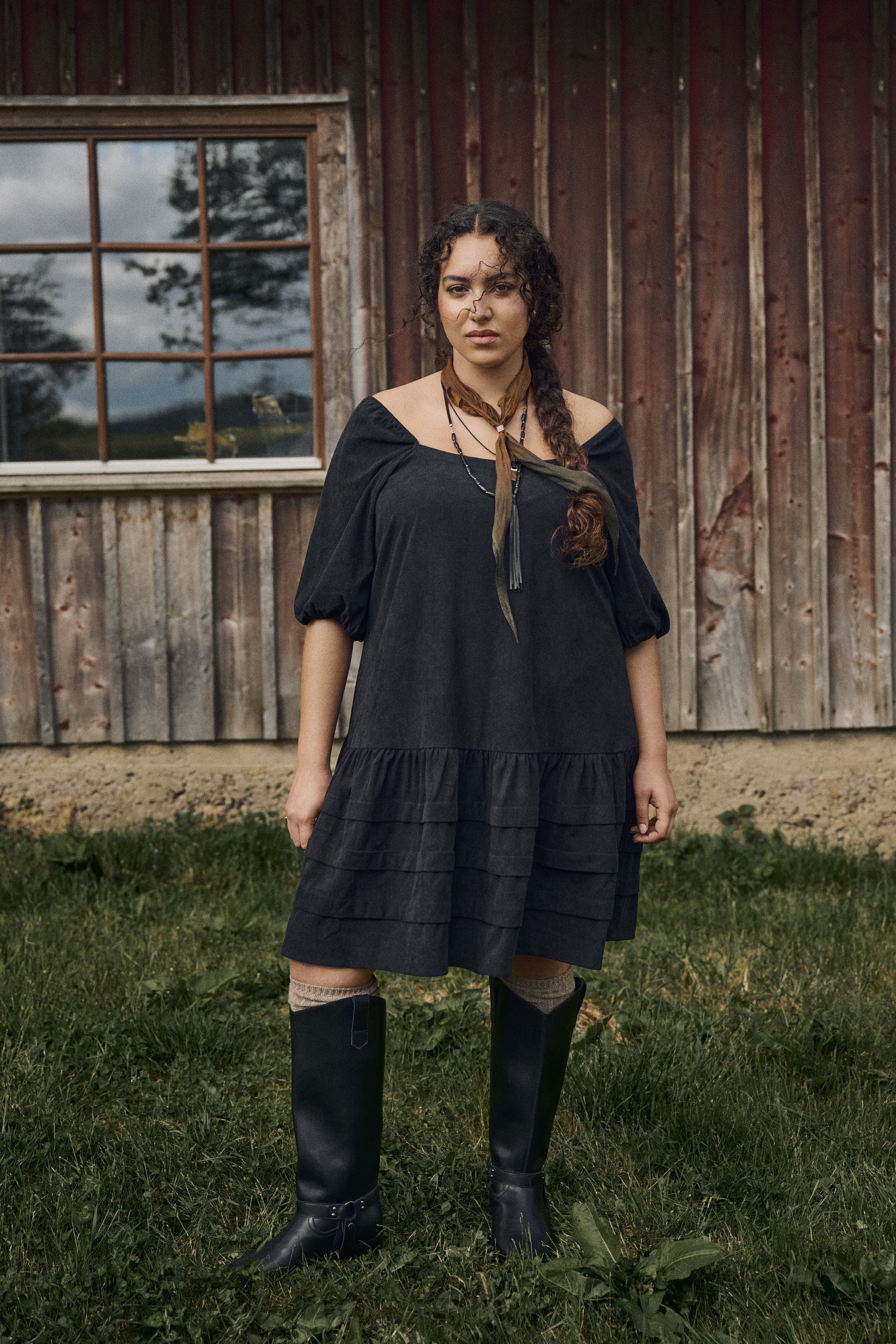 ZizziFluwelen jurk met vierkante halslijn, , Model