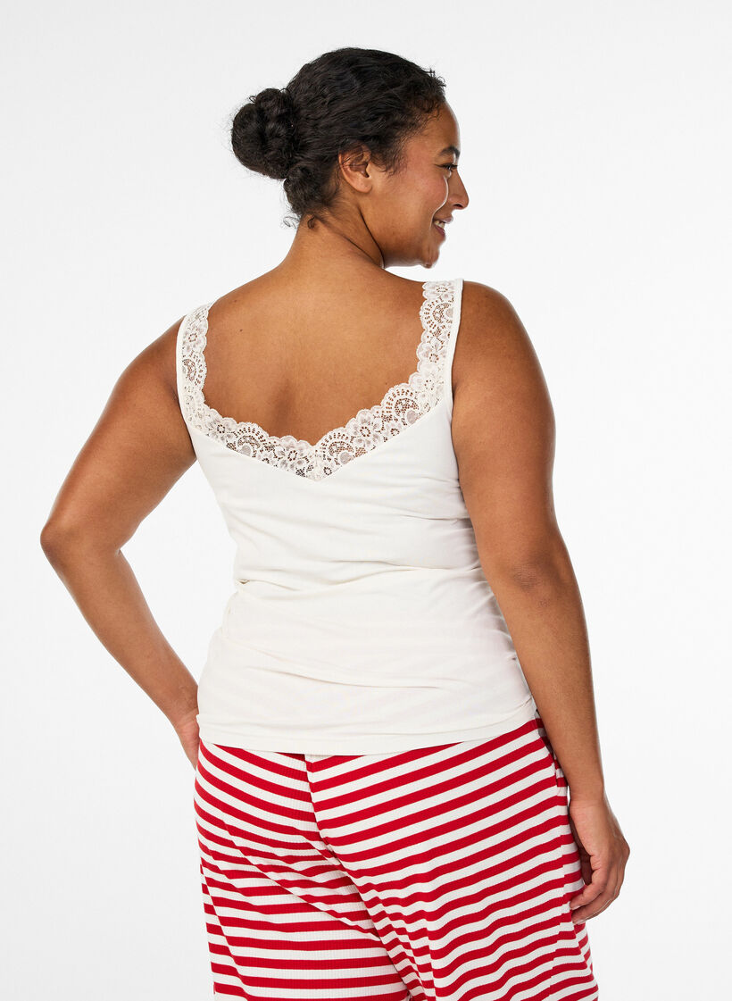 Viscose top met kanten rand, Vanille, Model image number 2