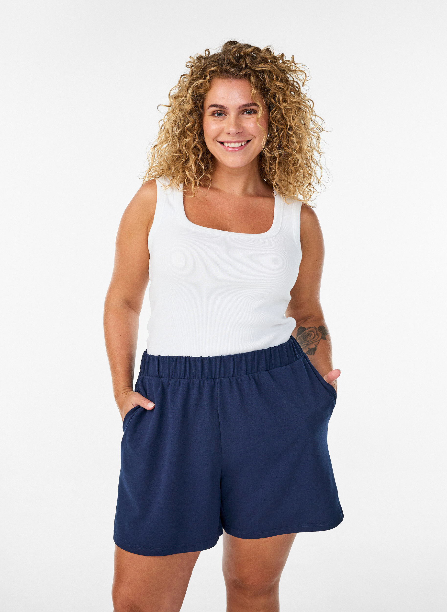 Korte broek met losse pasvorm en zakken, Blauw, Model