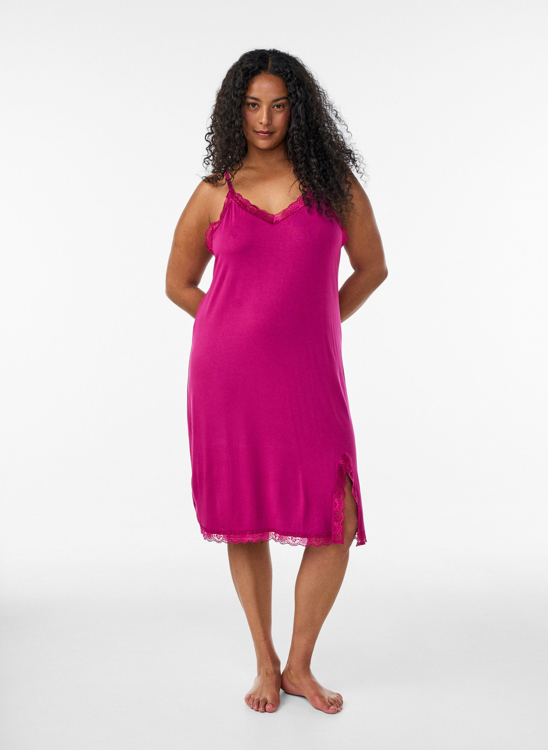 Viscose nachthemd met kant en splitten, Rood, Model