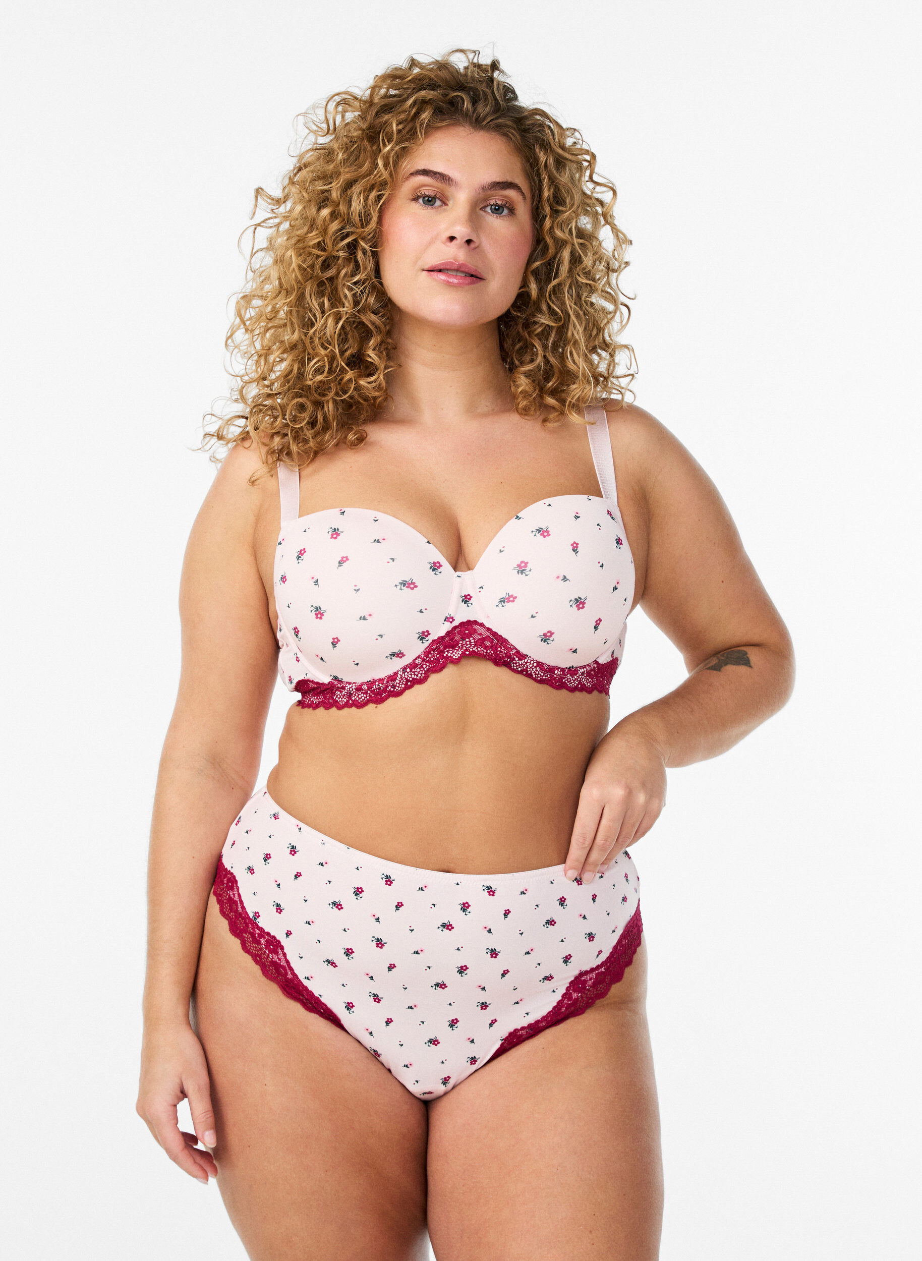 Brazilian slip met bloemenprint en kant, Roze, Model