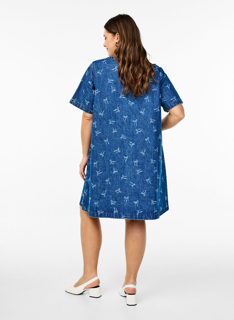 Korte denim jurk met een A-lijn snit en strikpatroon, Dark Blue Denim Bow, Model