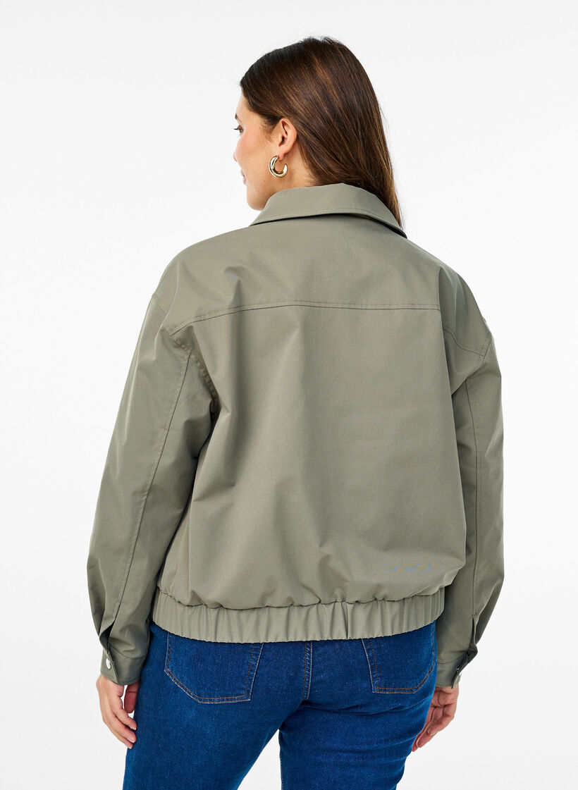 Bomberjack met kraag en zakken, Deep Lichen Green, Model