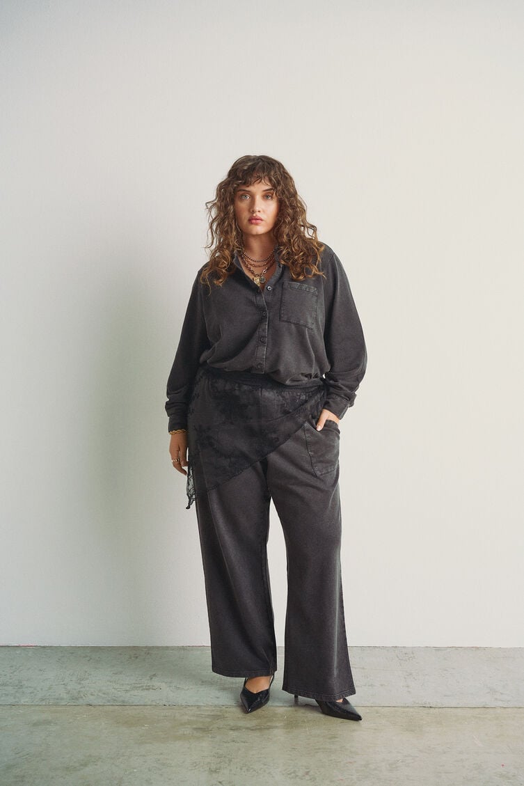 Bijpassende grijze set met details, , Model