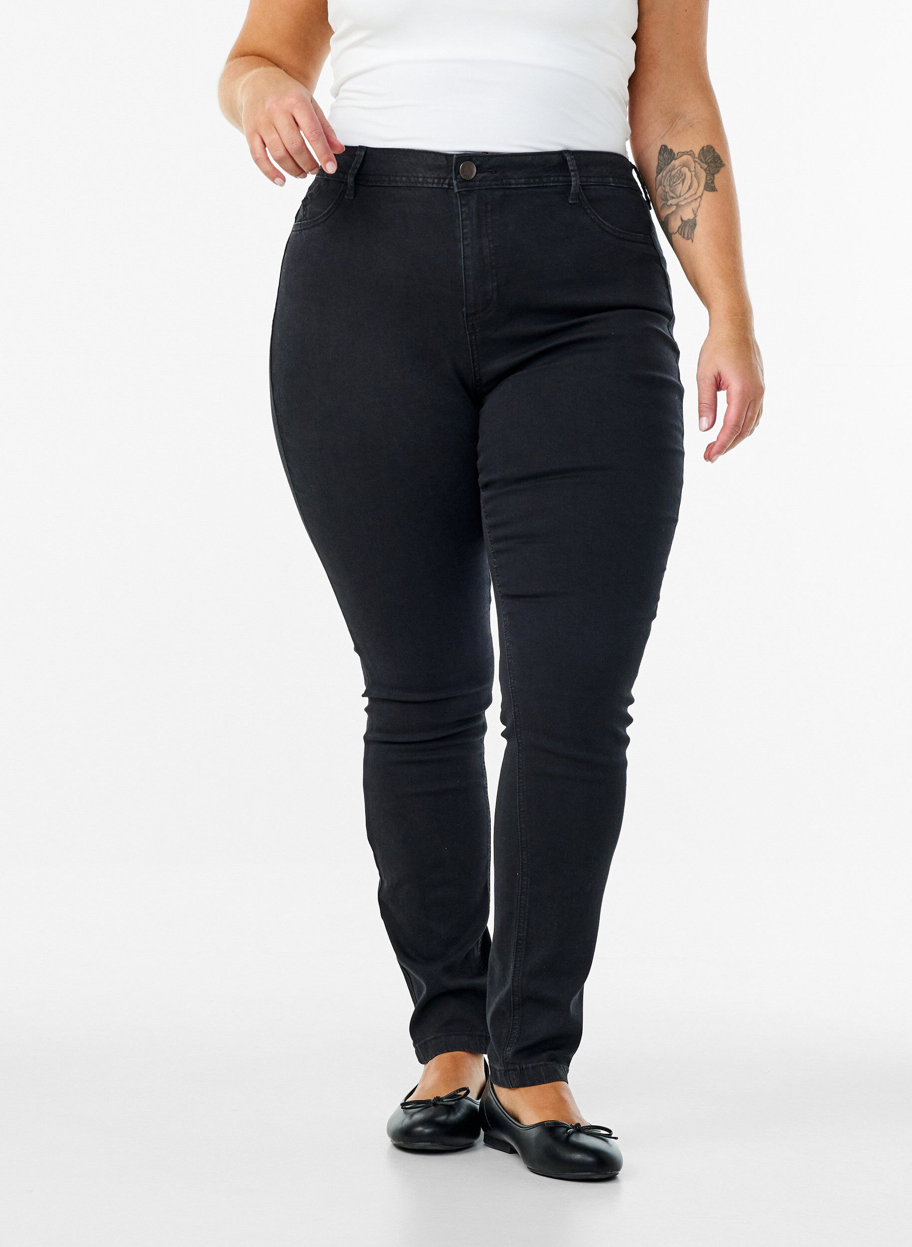 ZizziSuper strakke Amy jeans met hoge taille, Zwart, Model image number 2