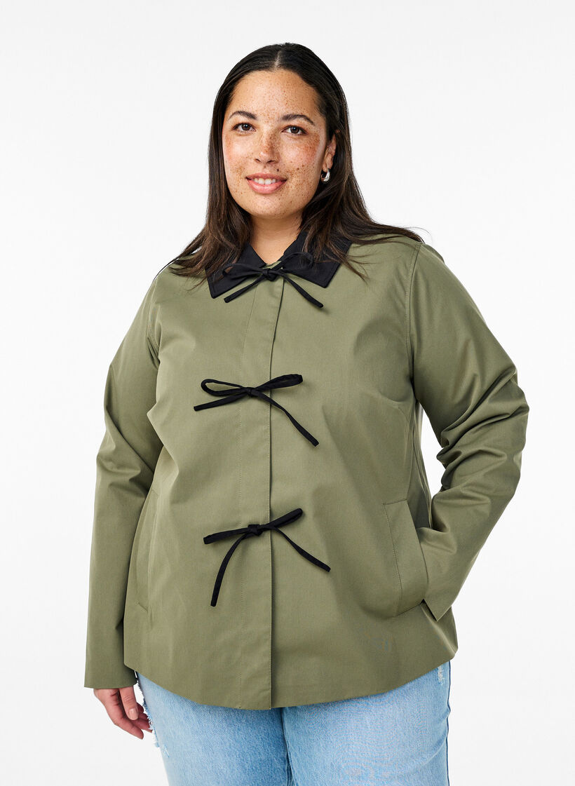 Voorjaarsjack met strikdetails, Deep Lichen Green, Model