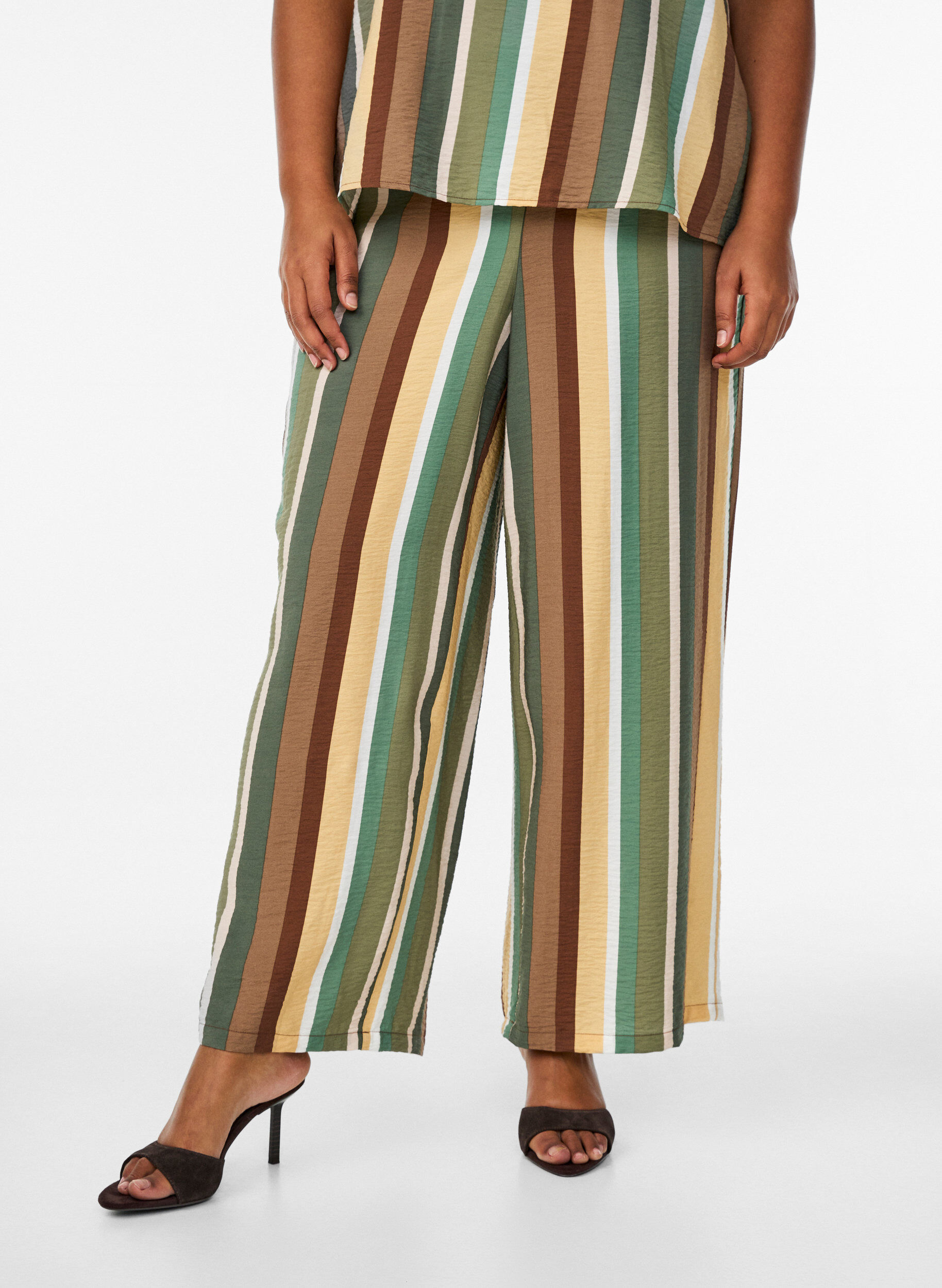 ZizziLosse viscose broek met strepen, Bruin, Model image number 2