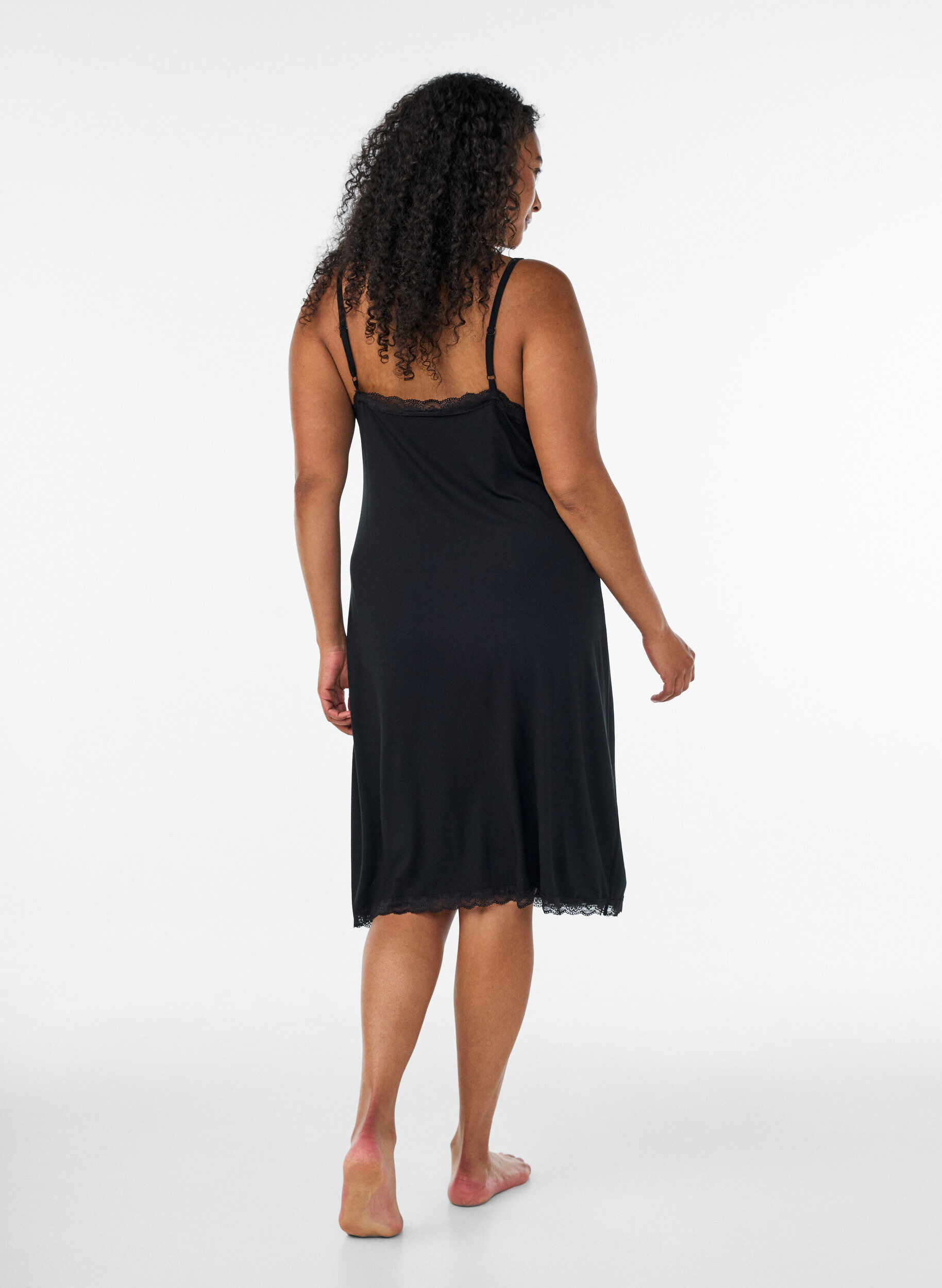 ZizziViscose nachthemd met kant en splitten, Zwart, Model image number 1