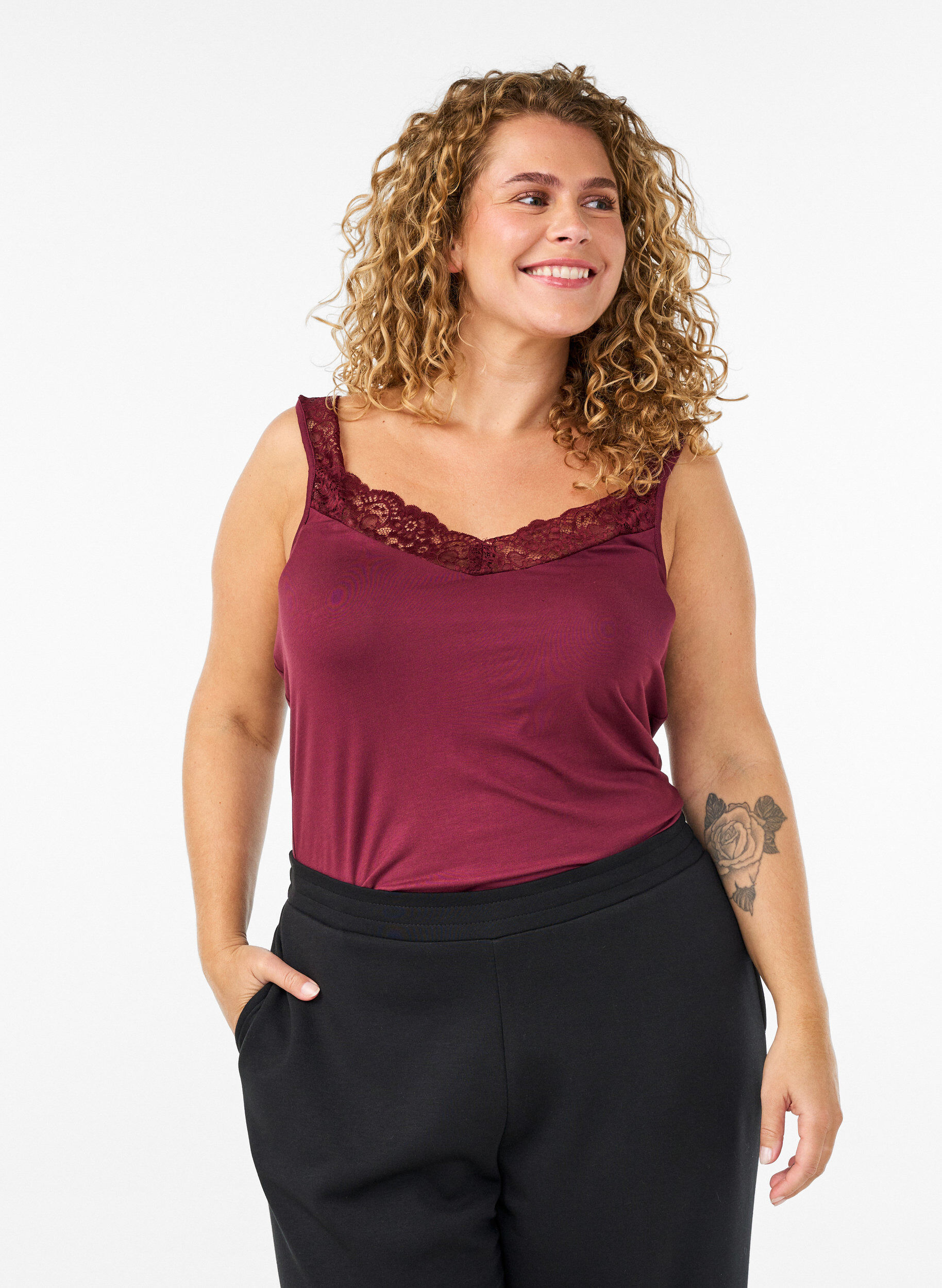 Viscose top met kanten rand, Rood, Model