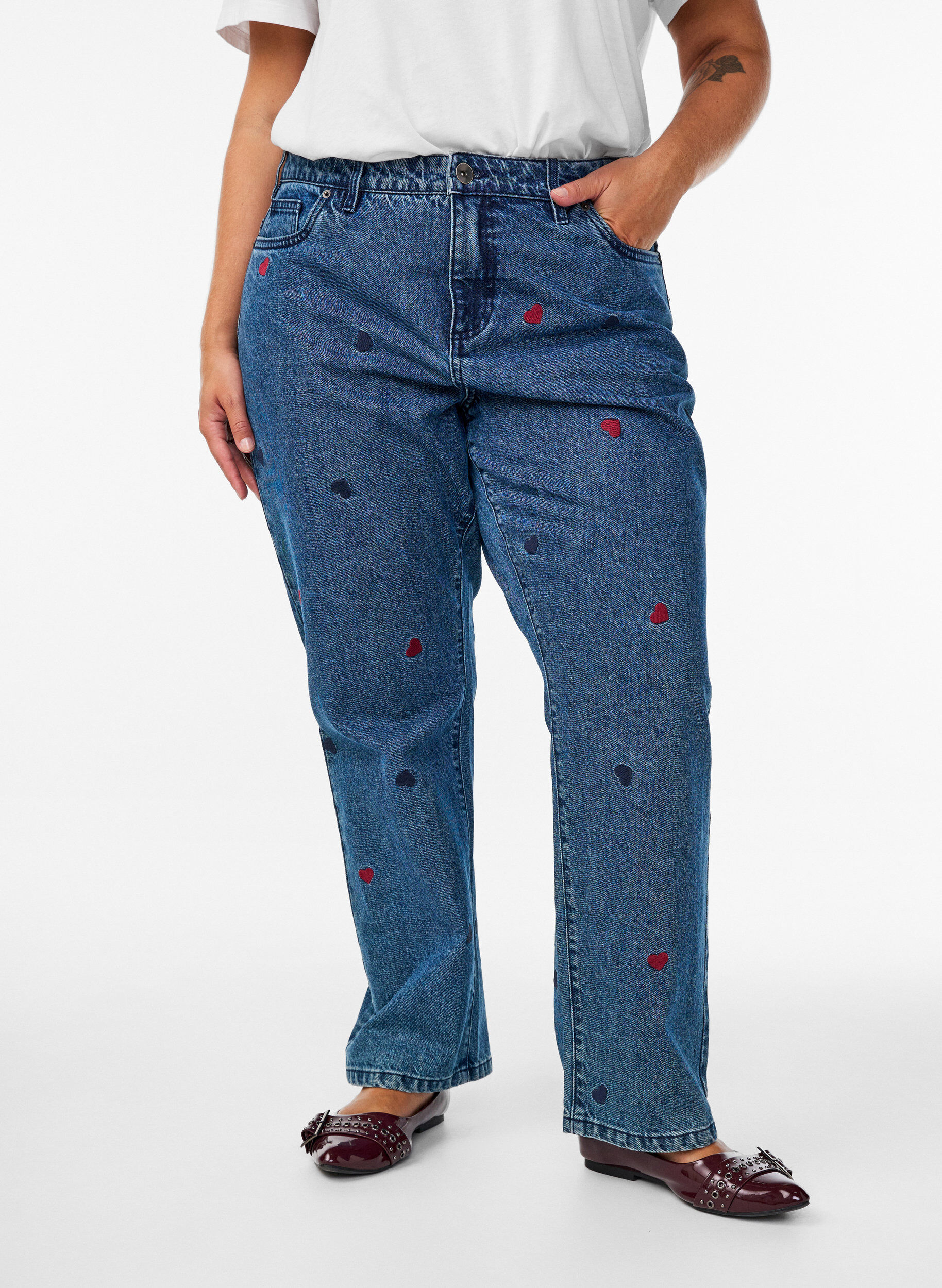 ZizziHigh waist Gemma jeans met geborduurde details, Blauw, Model image number 2