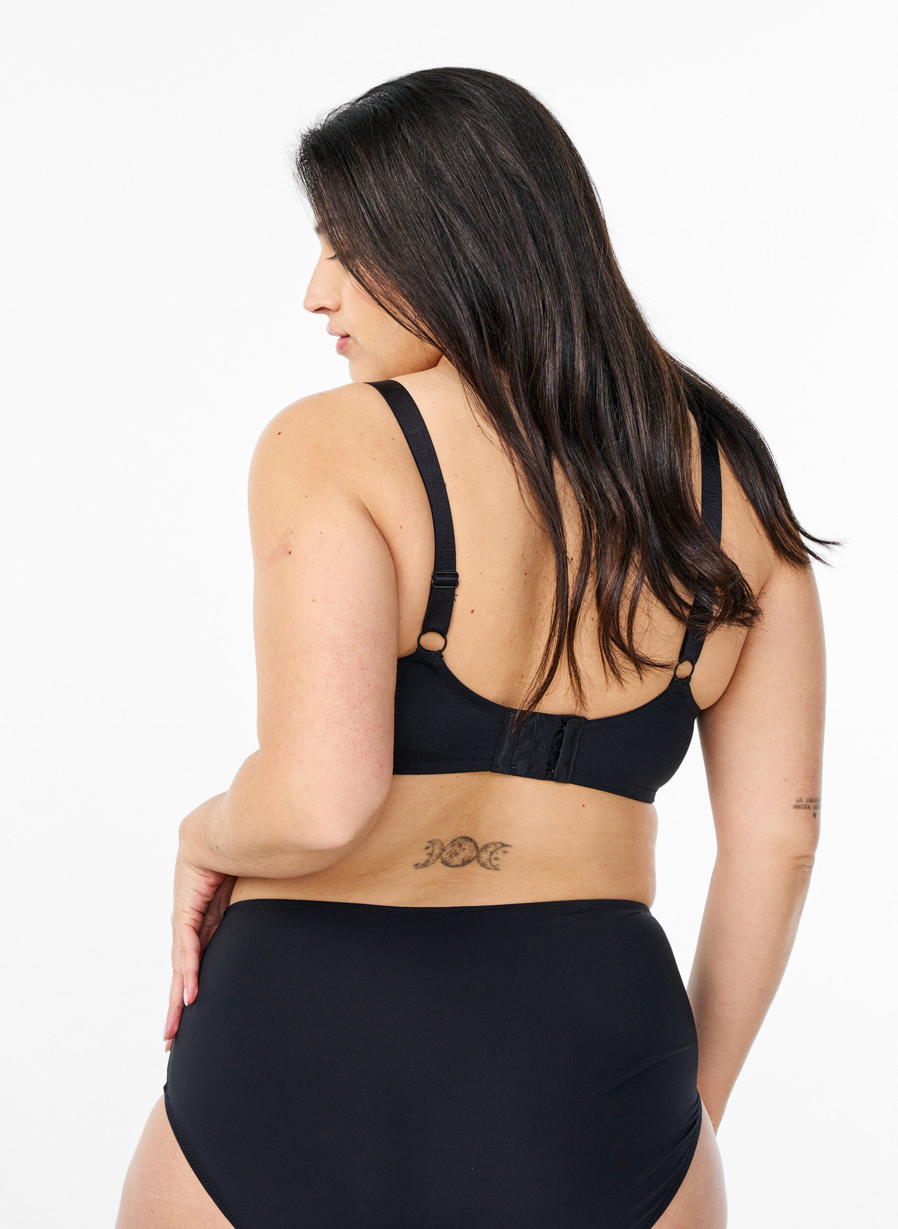 ZizziGewatteerde bh met bloemenborduursel, Zwart, Model image number 1