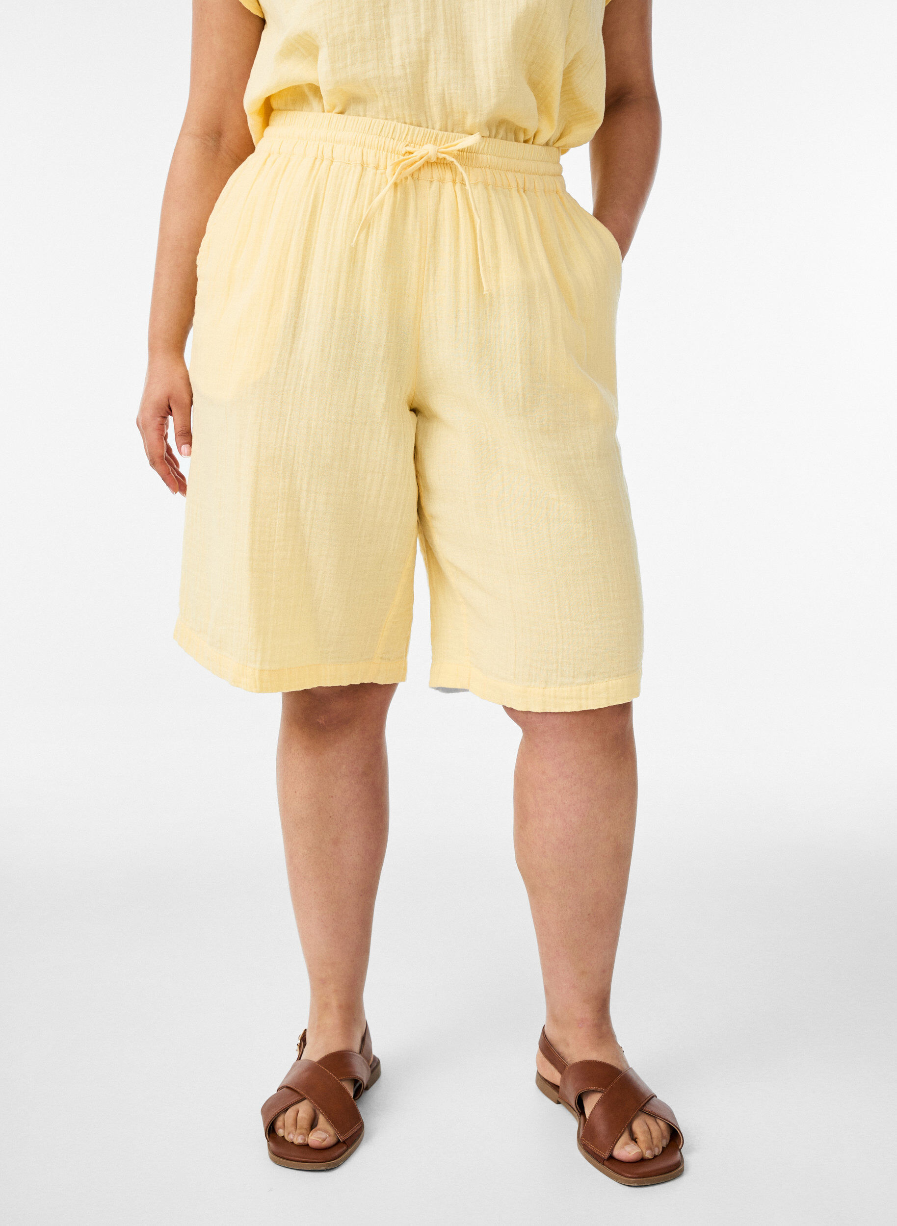 Los katoenen mousseline shorts met een hoge taille, Geel, Model