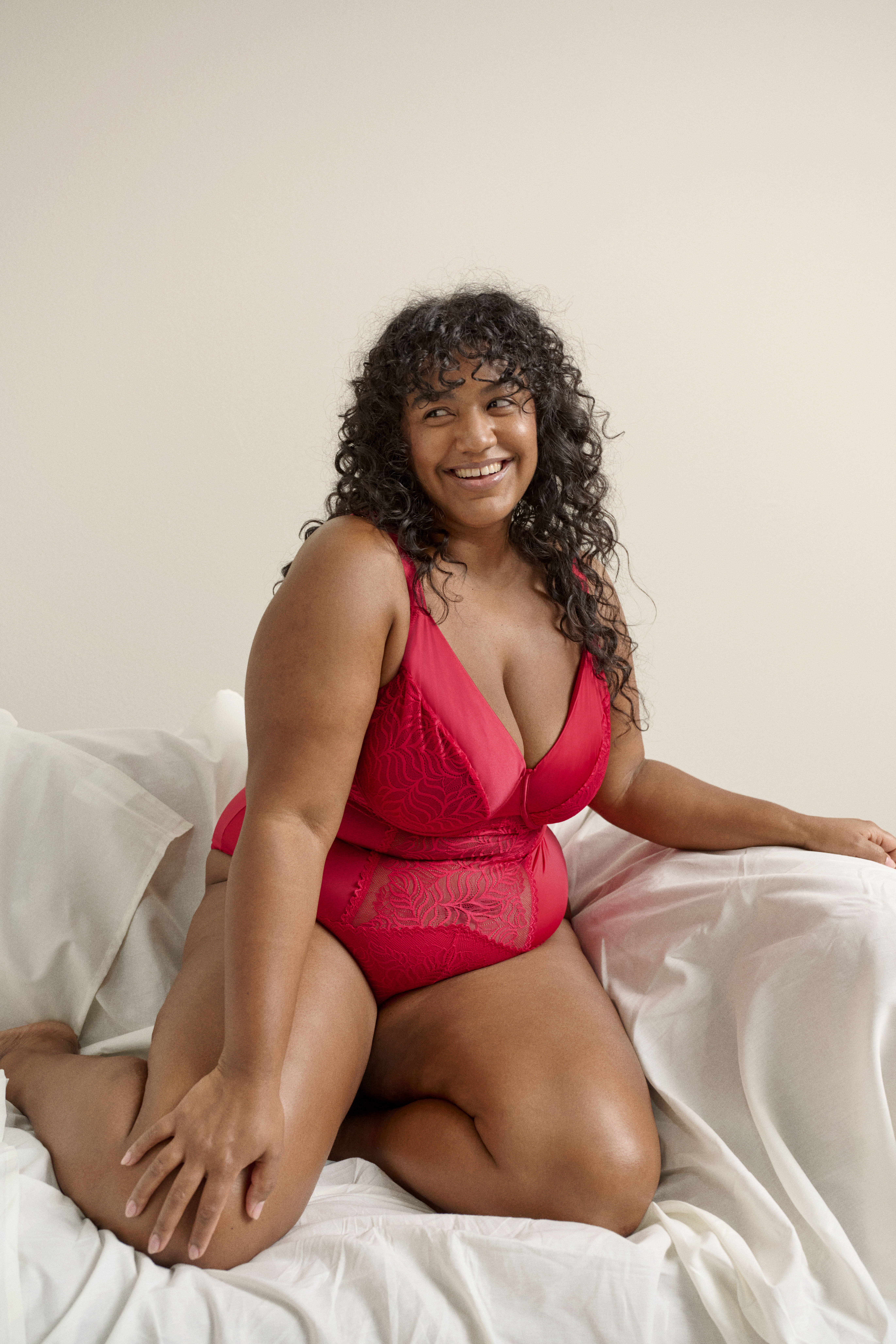 ZizziBodystocking met kant en satijndetails, , Model