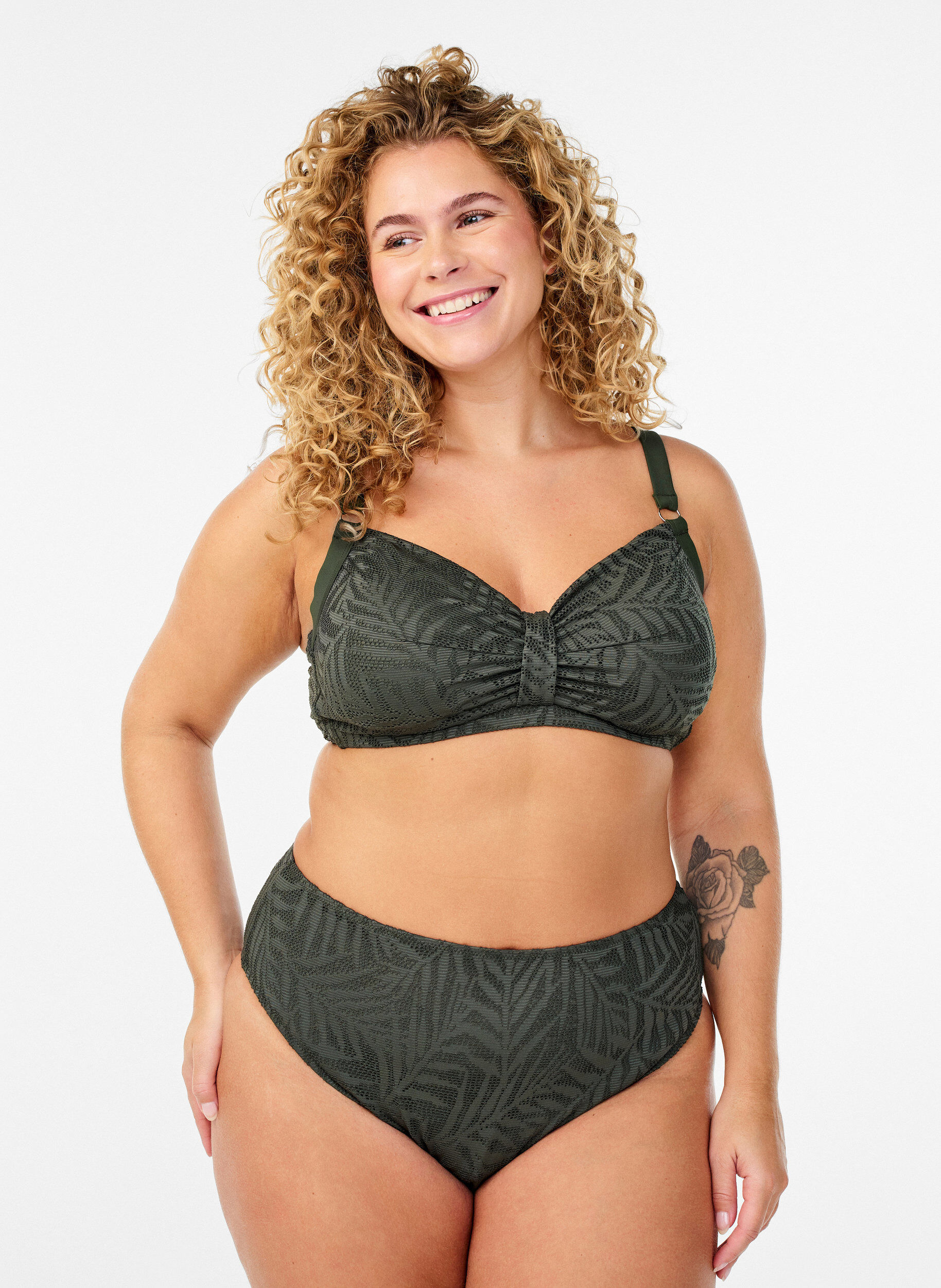 Braziliaanse bikinislip in gestructureerd mesh, Groen, Model