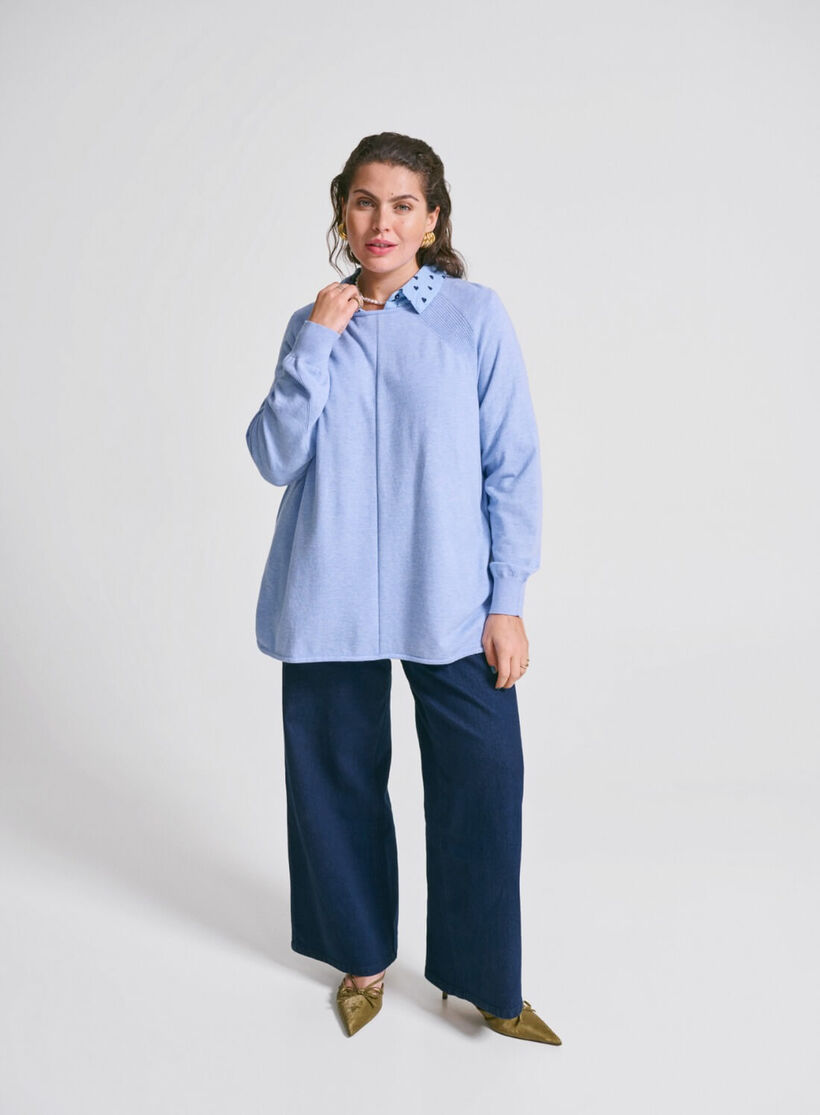 Breiwerk en shirt in blauwe kleuren, , Model
