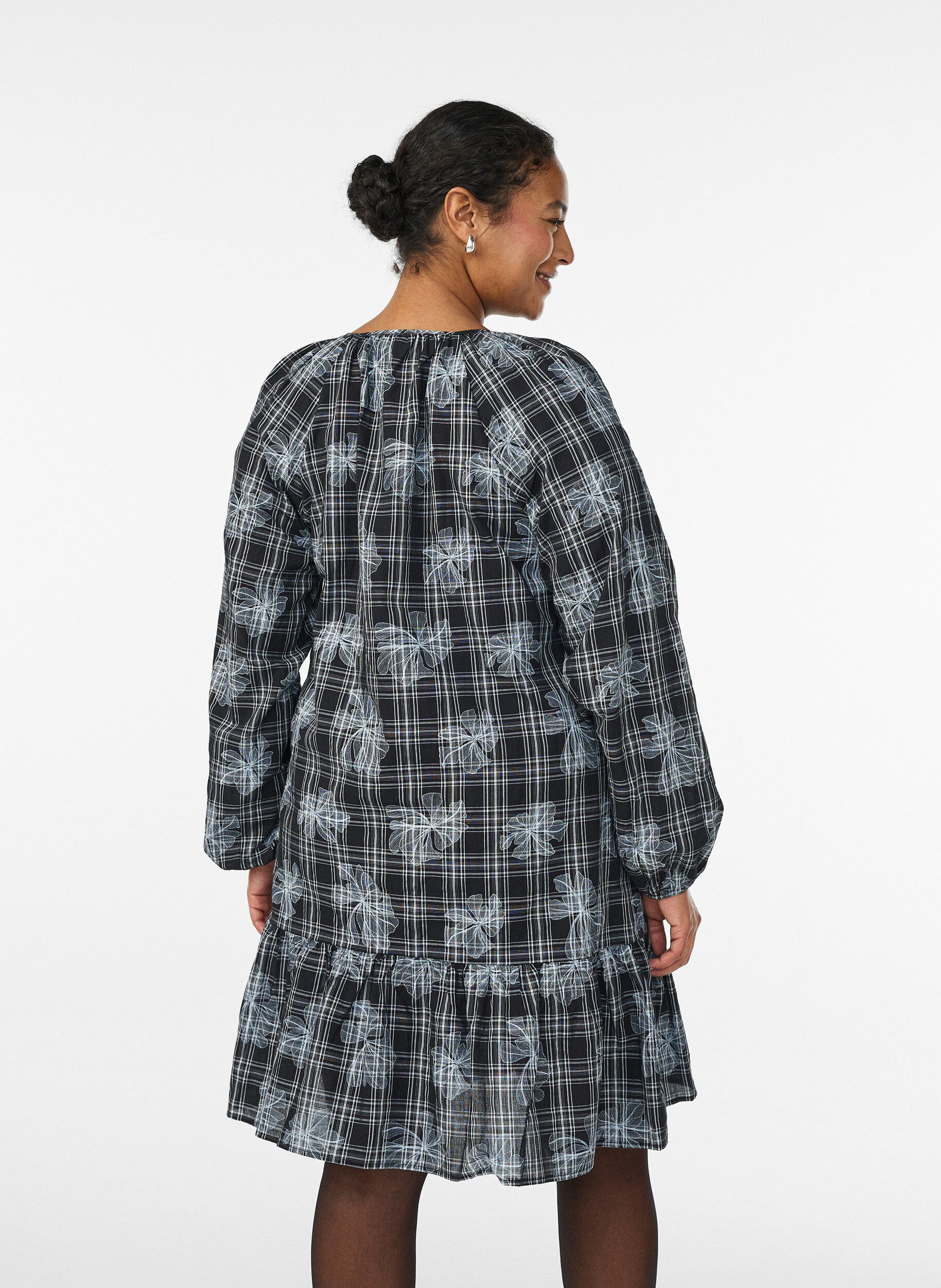 ZizziKorte jurk met ruitjes en bloemenprint, Zwart, Model image number 2