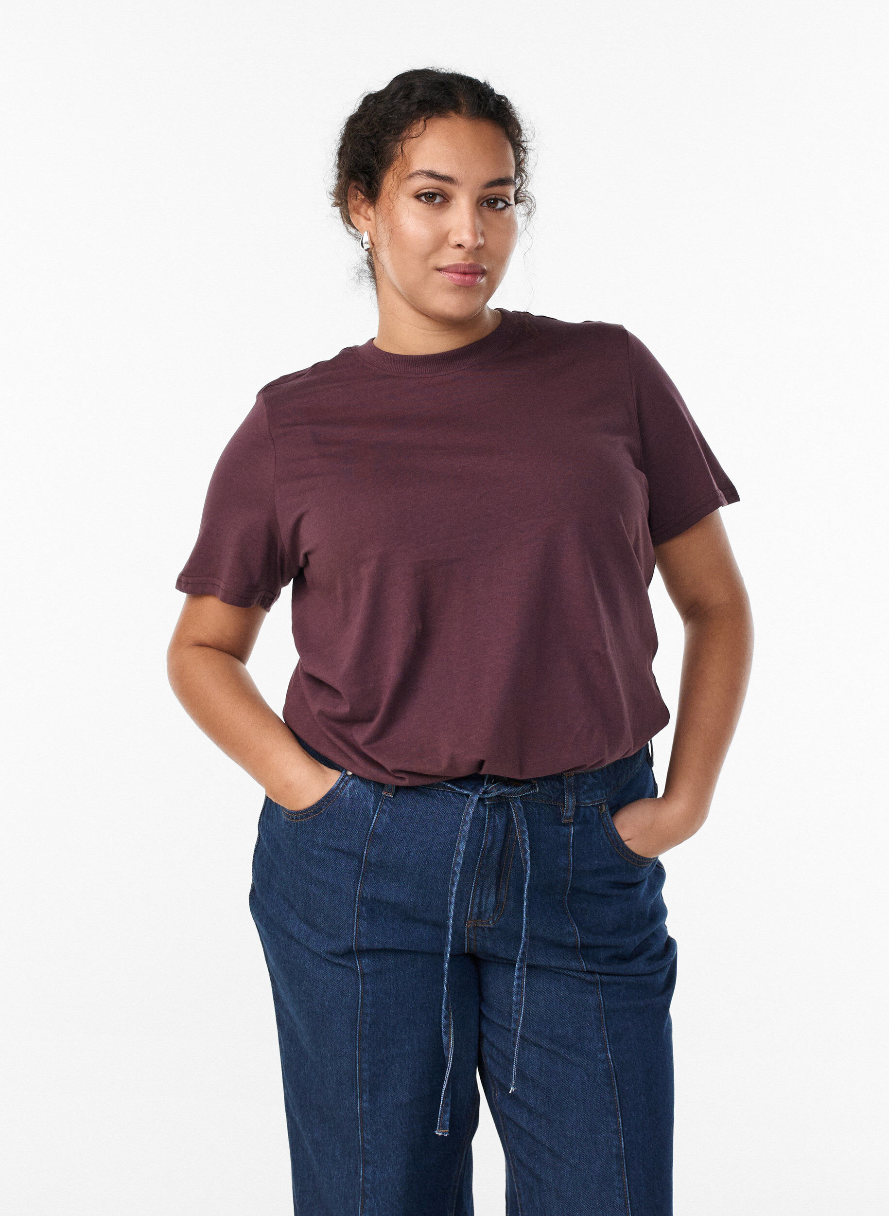 Basic katoenen T-shirt met ronde hals, Donker Bordeaux, Model