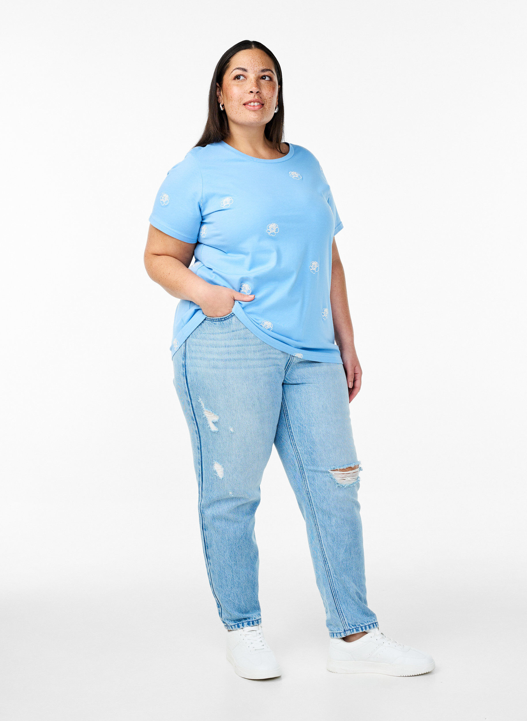 Mille Mom fit jeans met distressed details, Blauw, Model