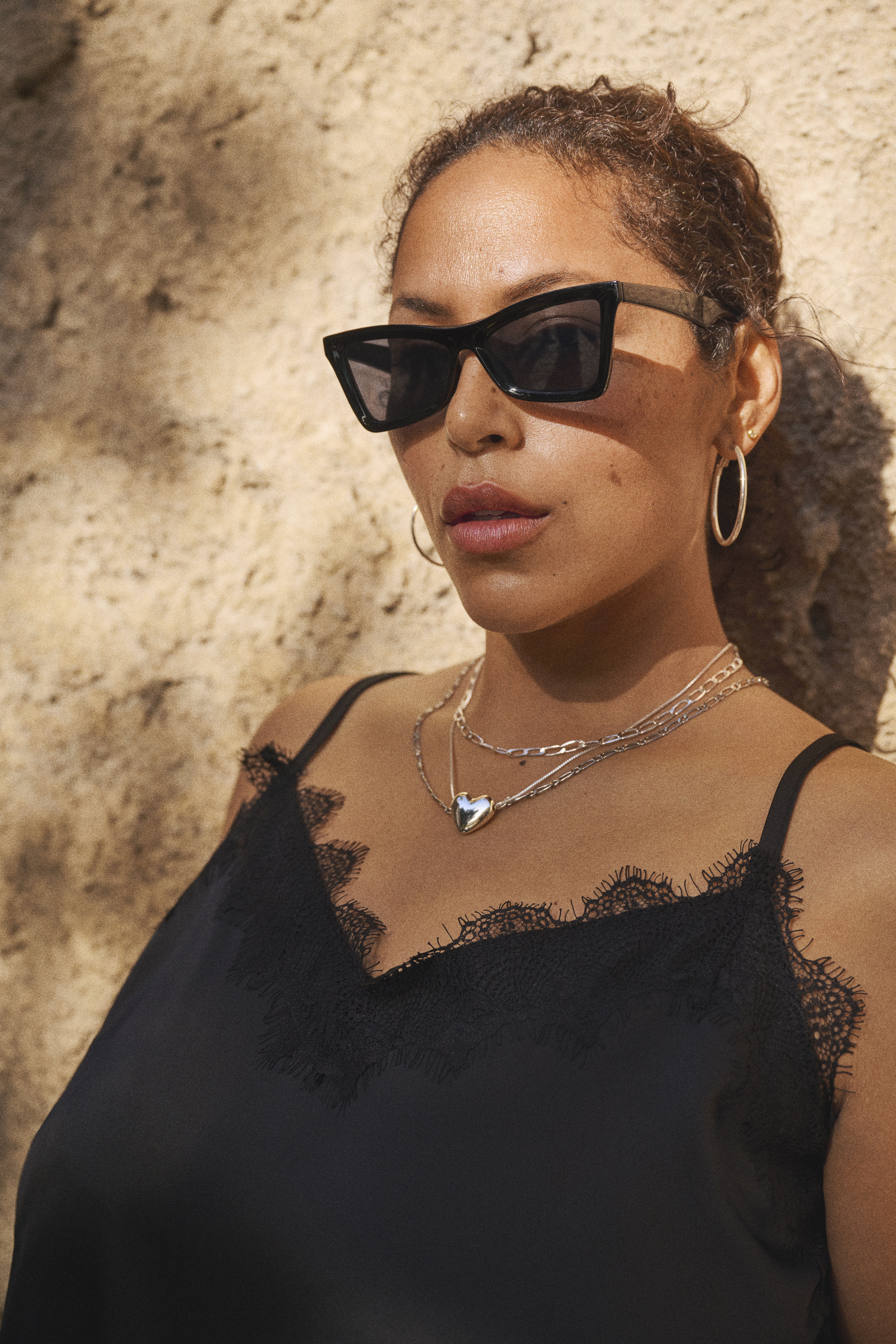 ZizziSatijnlook met kanten randen, , Model