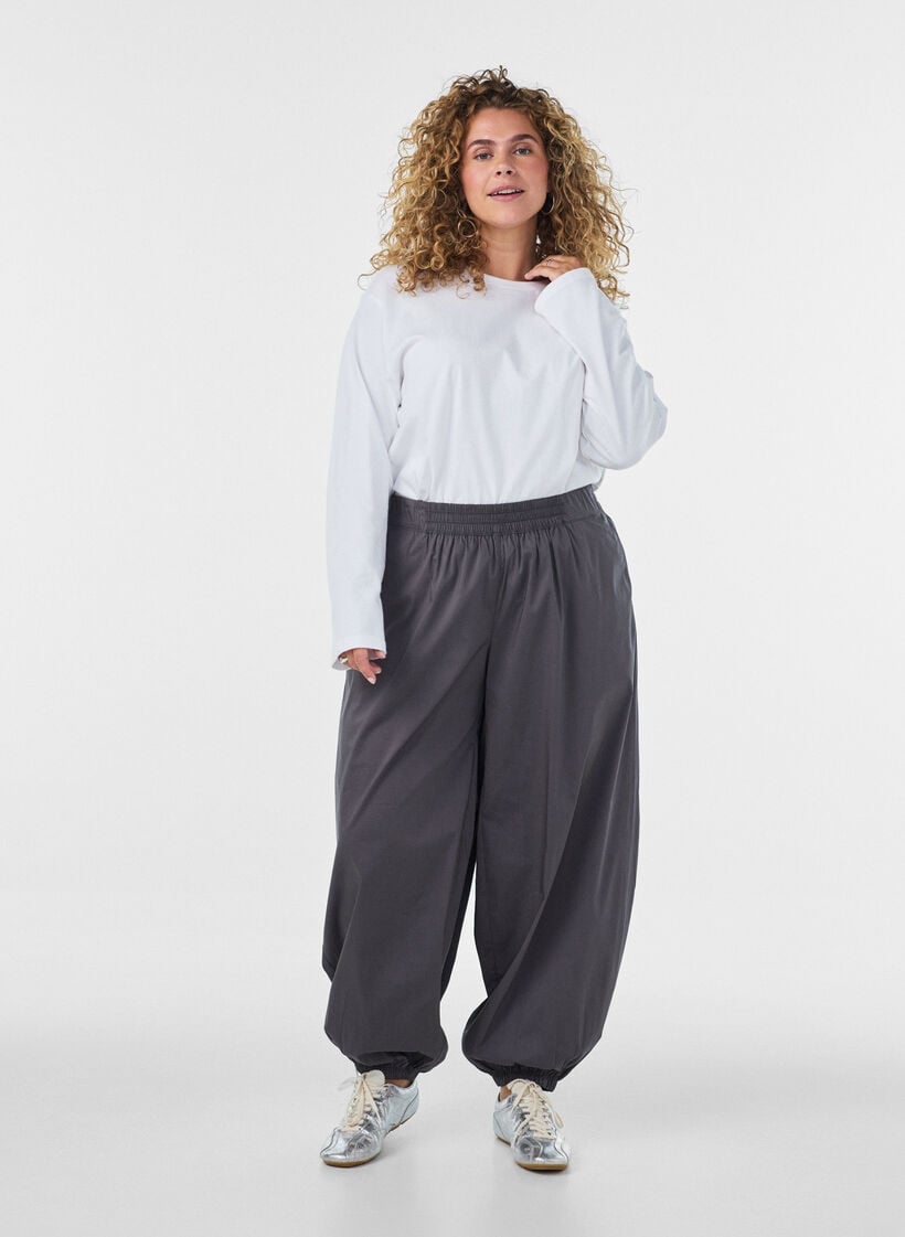 Ballonbroek met zakken en een elastische tailleband, Grijs, Model image number 0