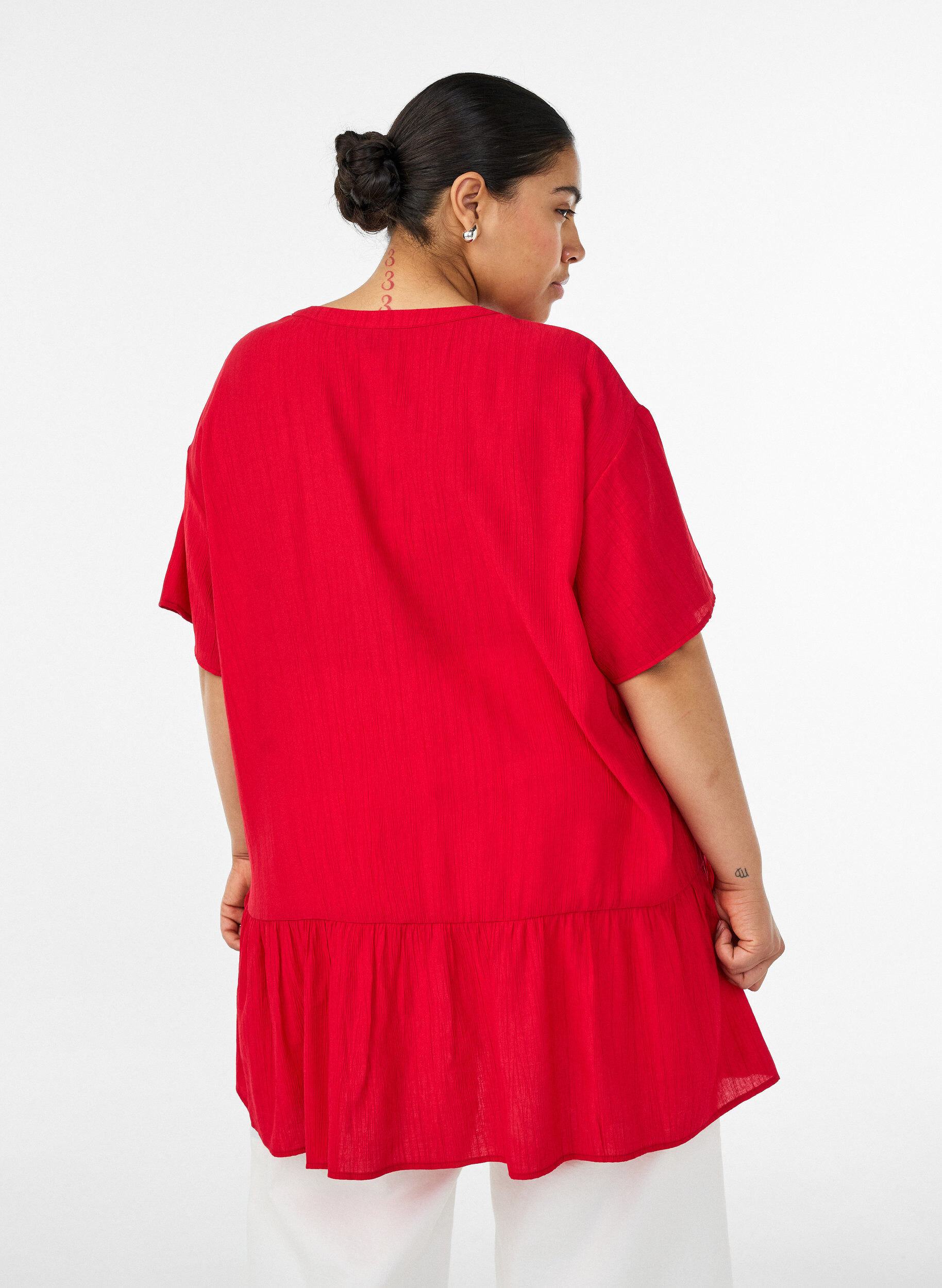 ZizziLosse tuniek met gekreukte structuur en rucherand, Rood, Model image number 2
