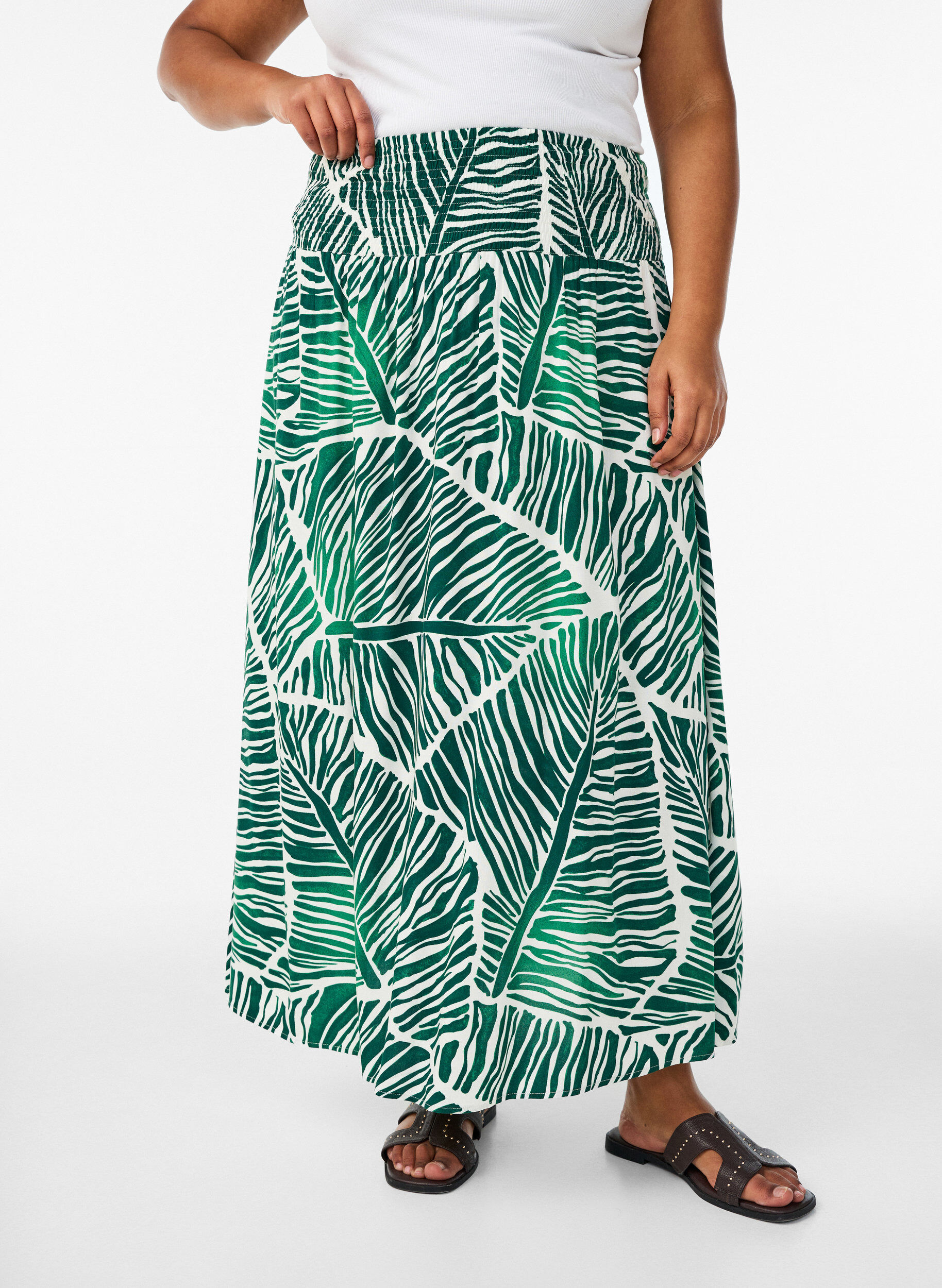 ZizziViscose maxi-rok met smock, Groen, Model image number 2