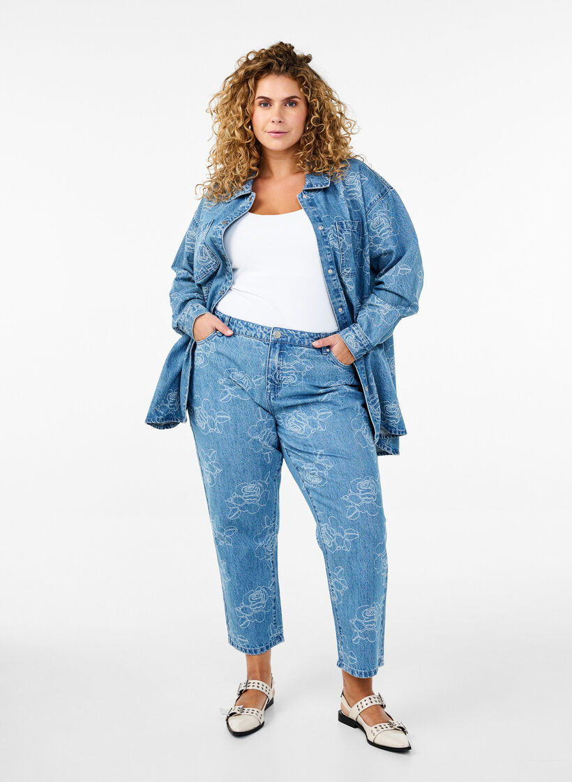 Vera bloemenprint jeans, Light Blue Denim, Model