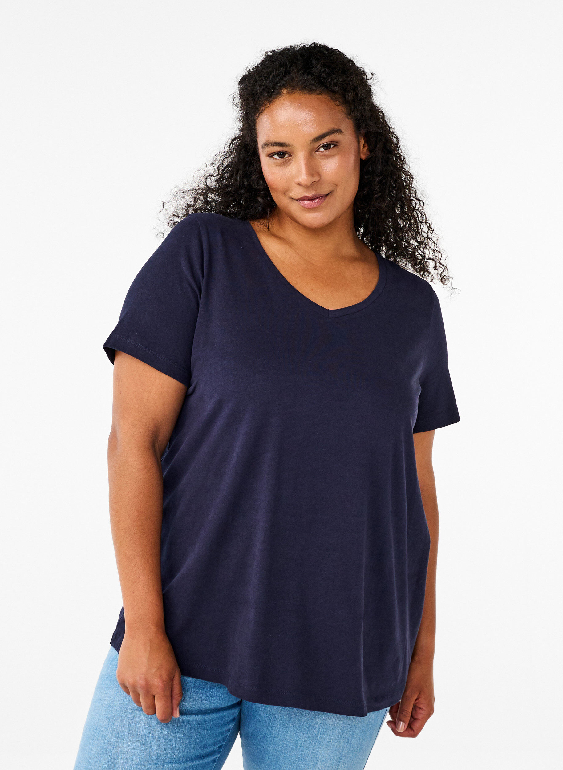 Basic t-shirt in effen kleur met katoen, Blauw, Model