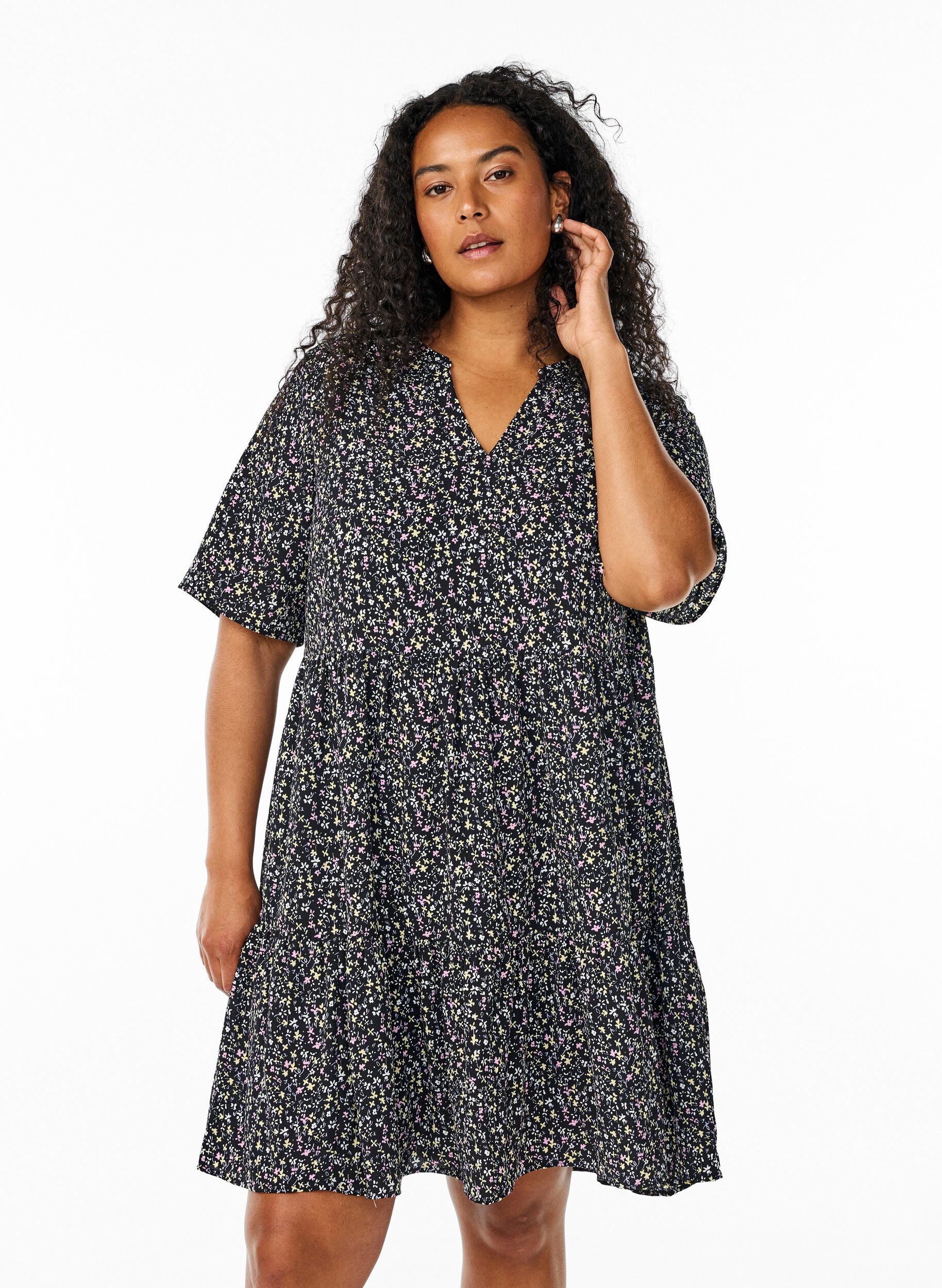 Jurk met korte mouwen, A-lijn en snijlijnen, Zwart, Model