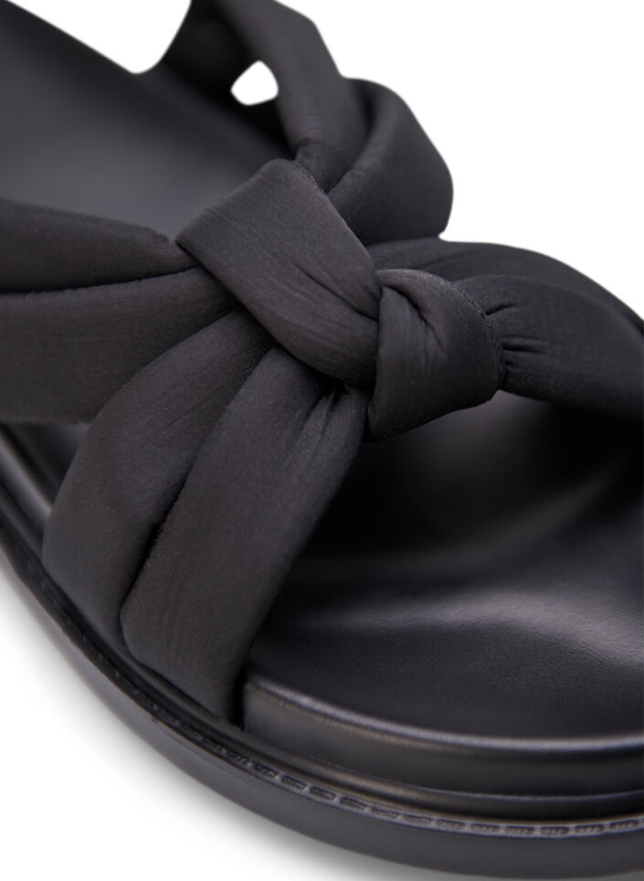 Sandaal met brede pasvorm en knoopdetail, Black, Packshot