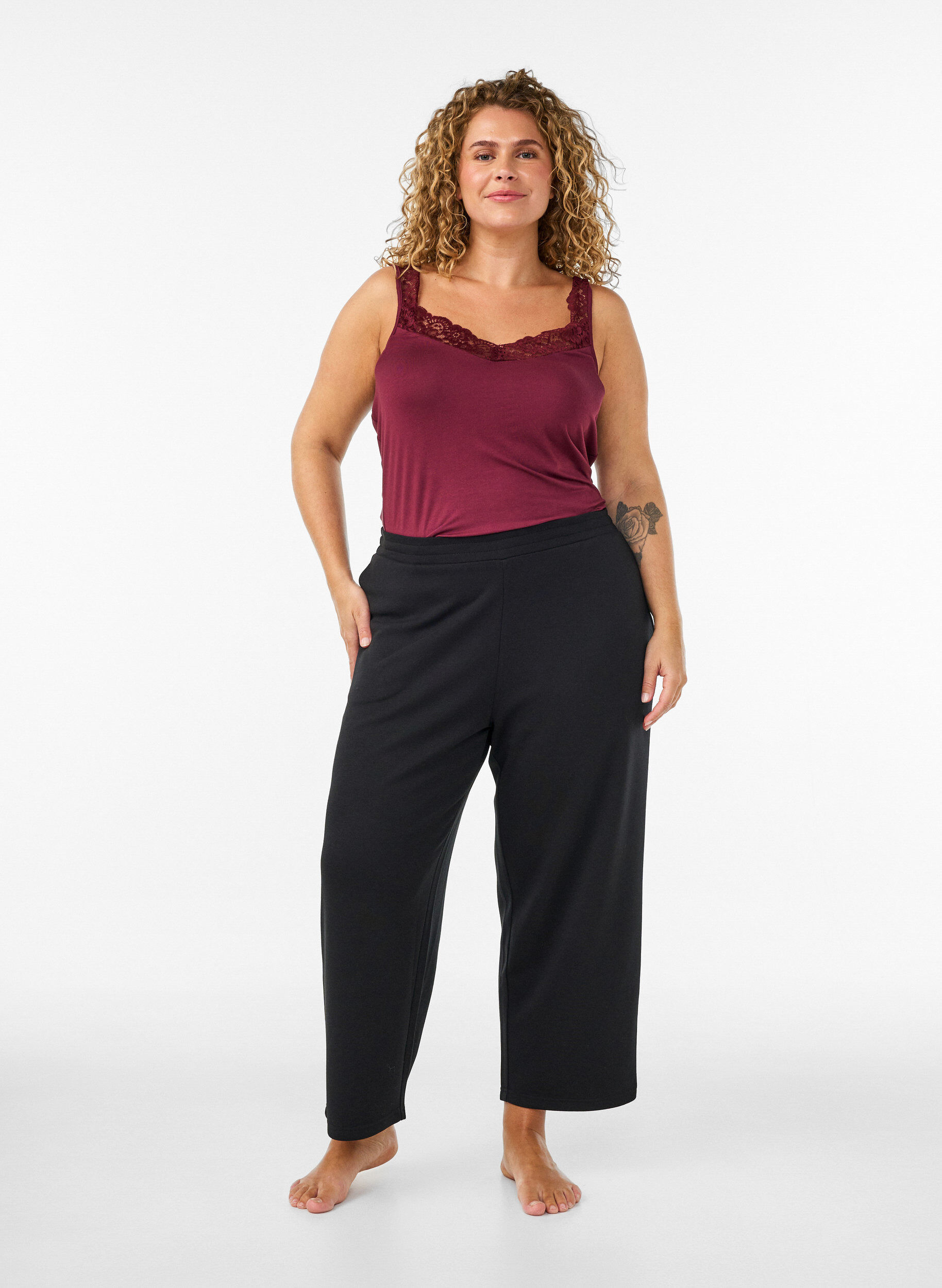 ZizziViscose top met kanten rand, Rood, Model image number 1