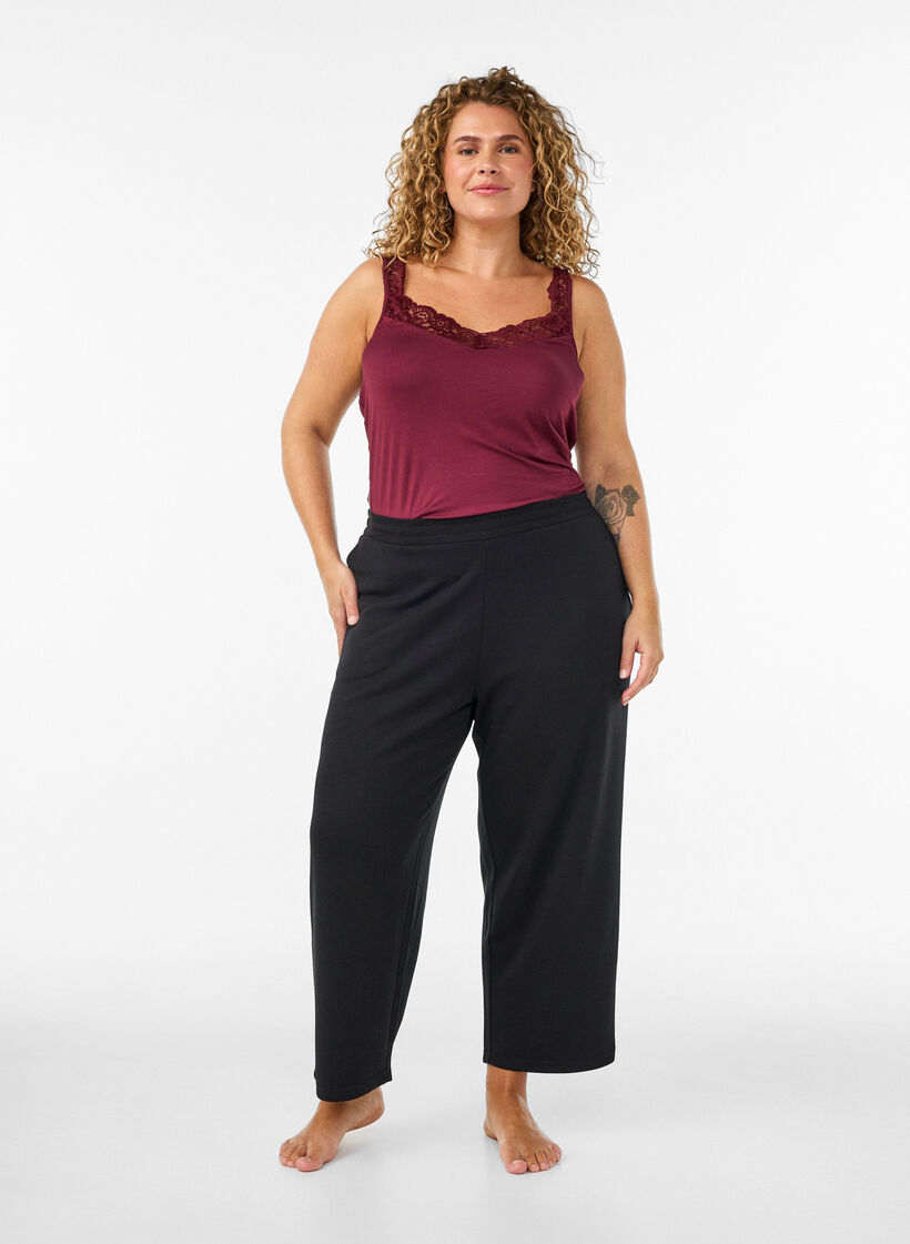 Viscose top met kanten rand, Rood, Model image number 1