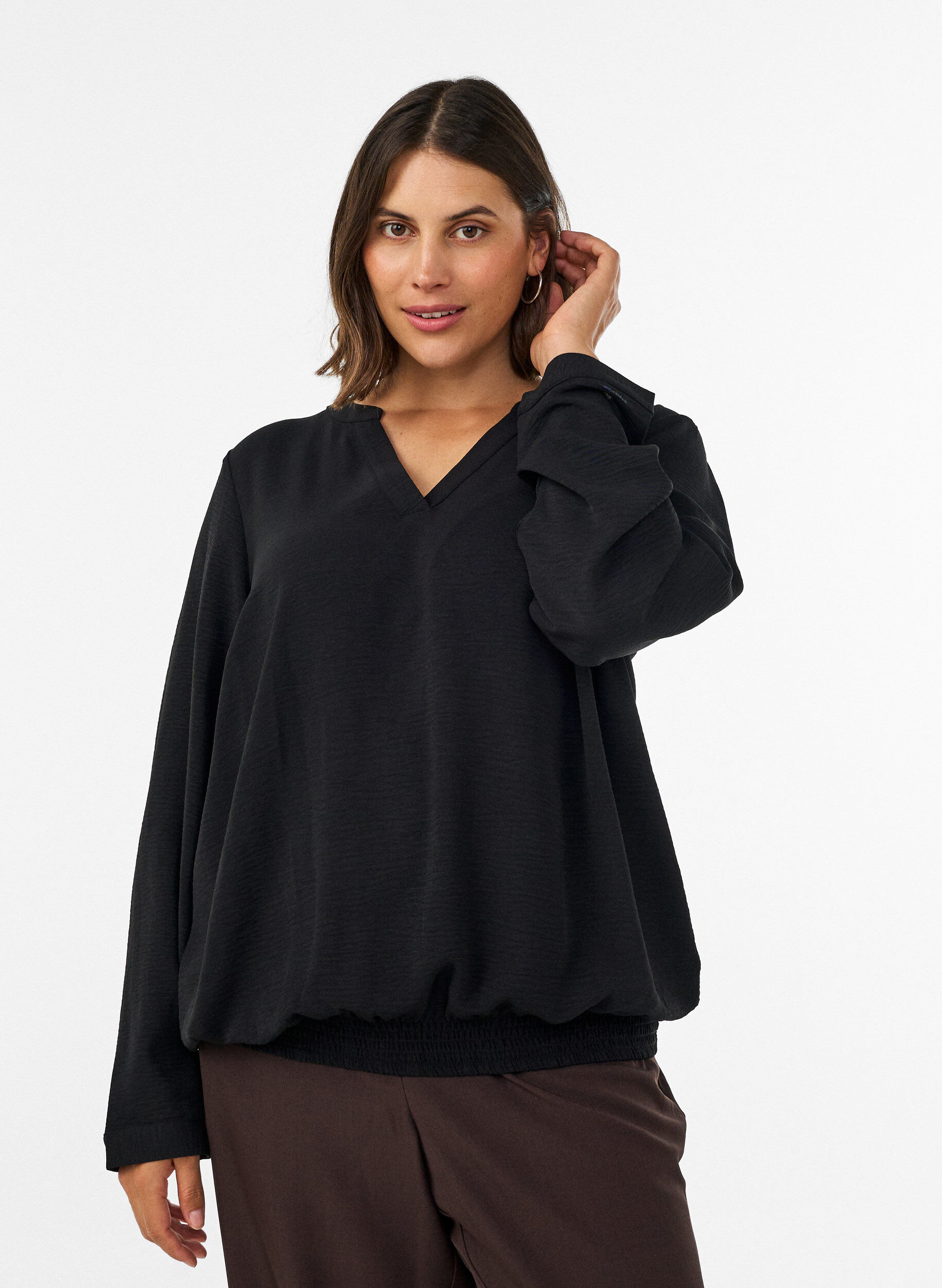 Blouse met ballonsilhouet en V-hals, Zwart, Model
