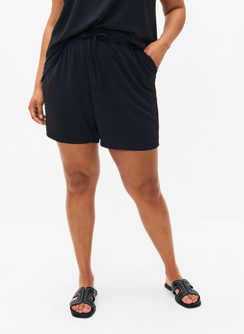 Korte broek met zakken en elastische tailleband, Zwart, Model image number 3