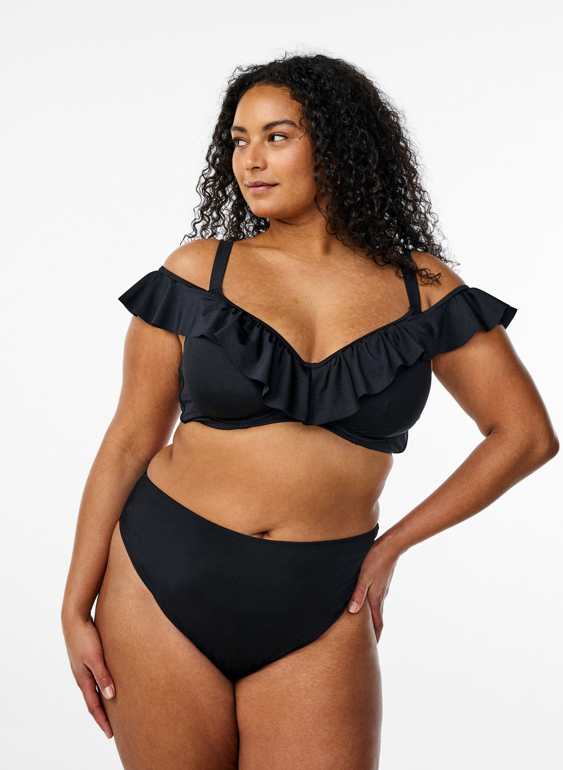 ZizziBikini top met ruches en beugel, Zwart, Model image number 1