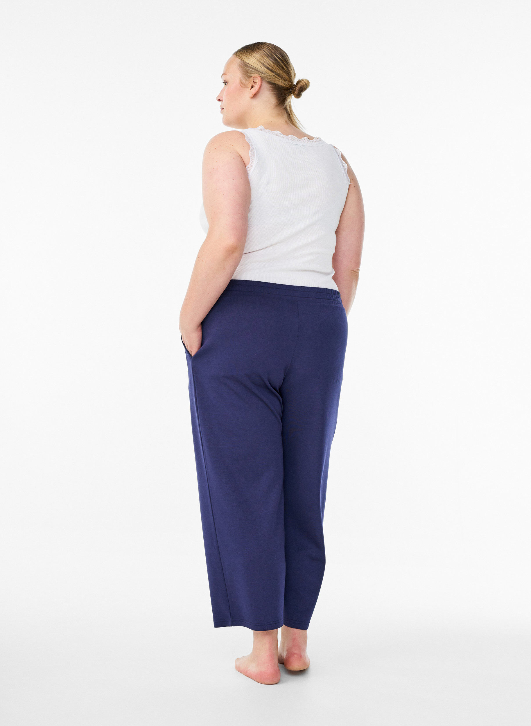 Zizzi7/8 modal mix broek met zakken, Blauw, Model image number 1