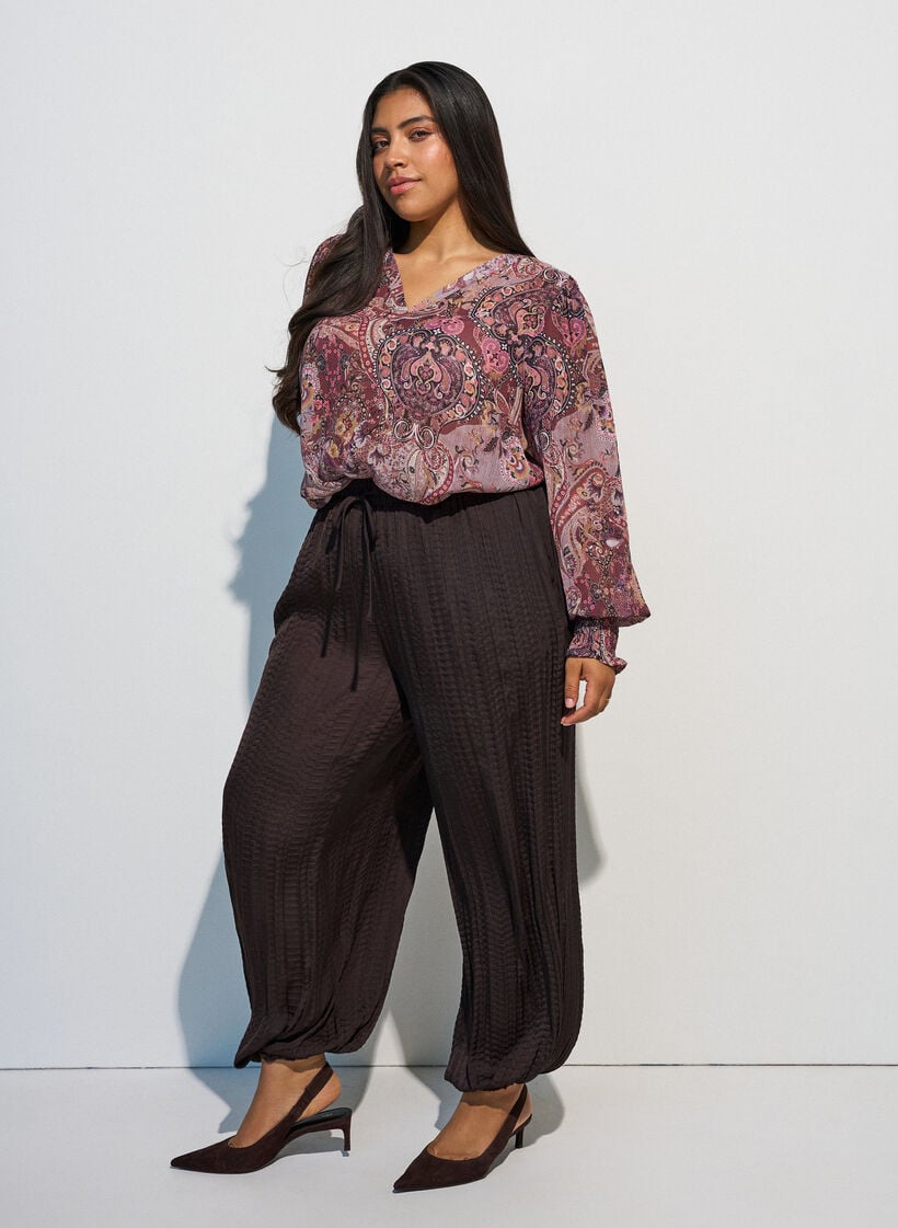 Ballonbroek met structuur en elastische taille, Bruin, Model image number 0
