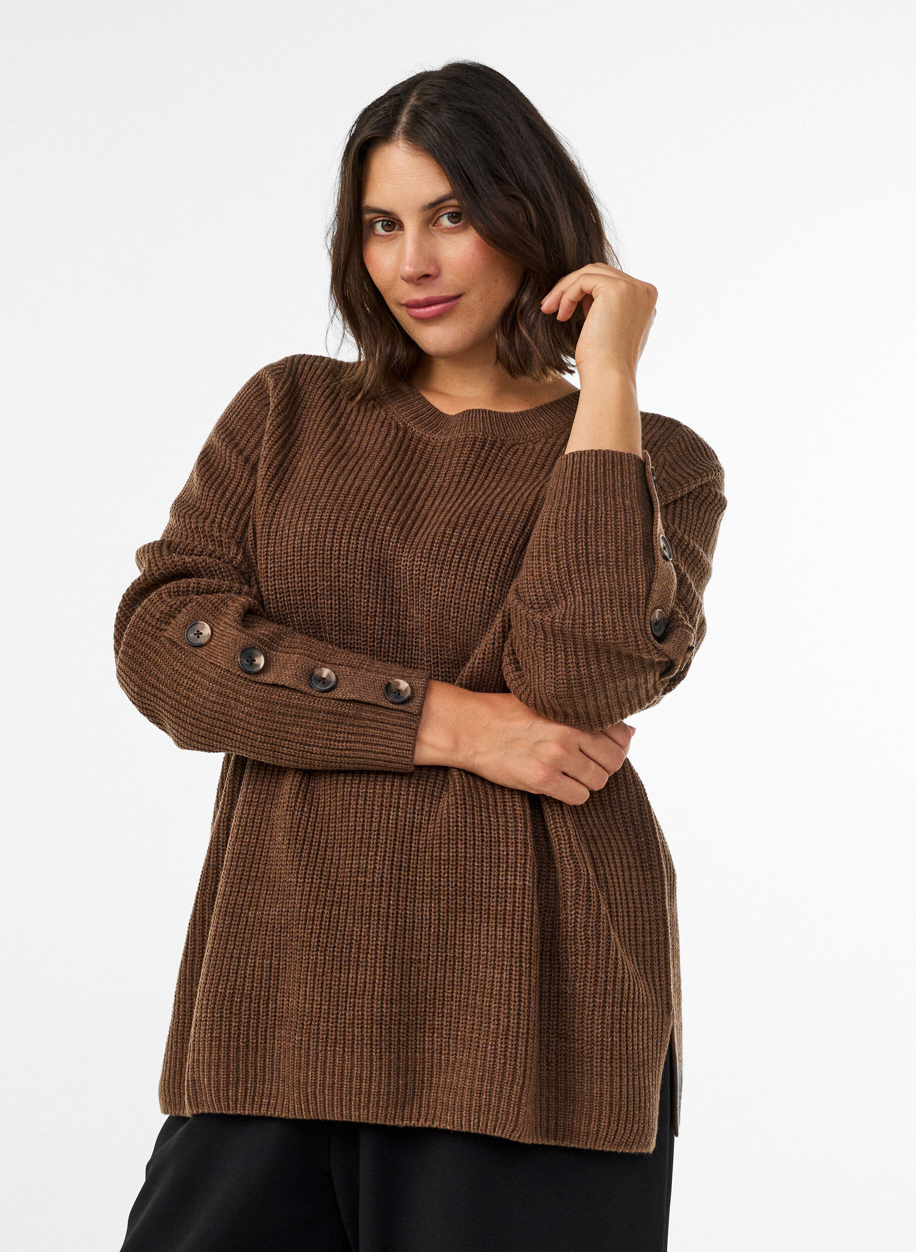 Gebreide blouse met ribstructuur en knoopdetails, Bruin, Model