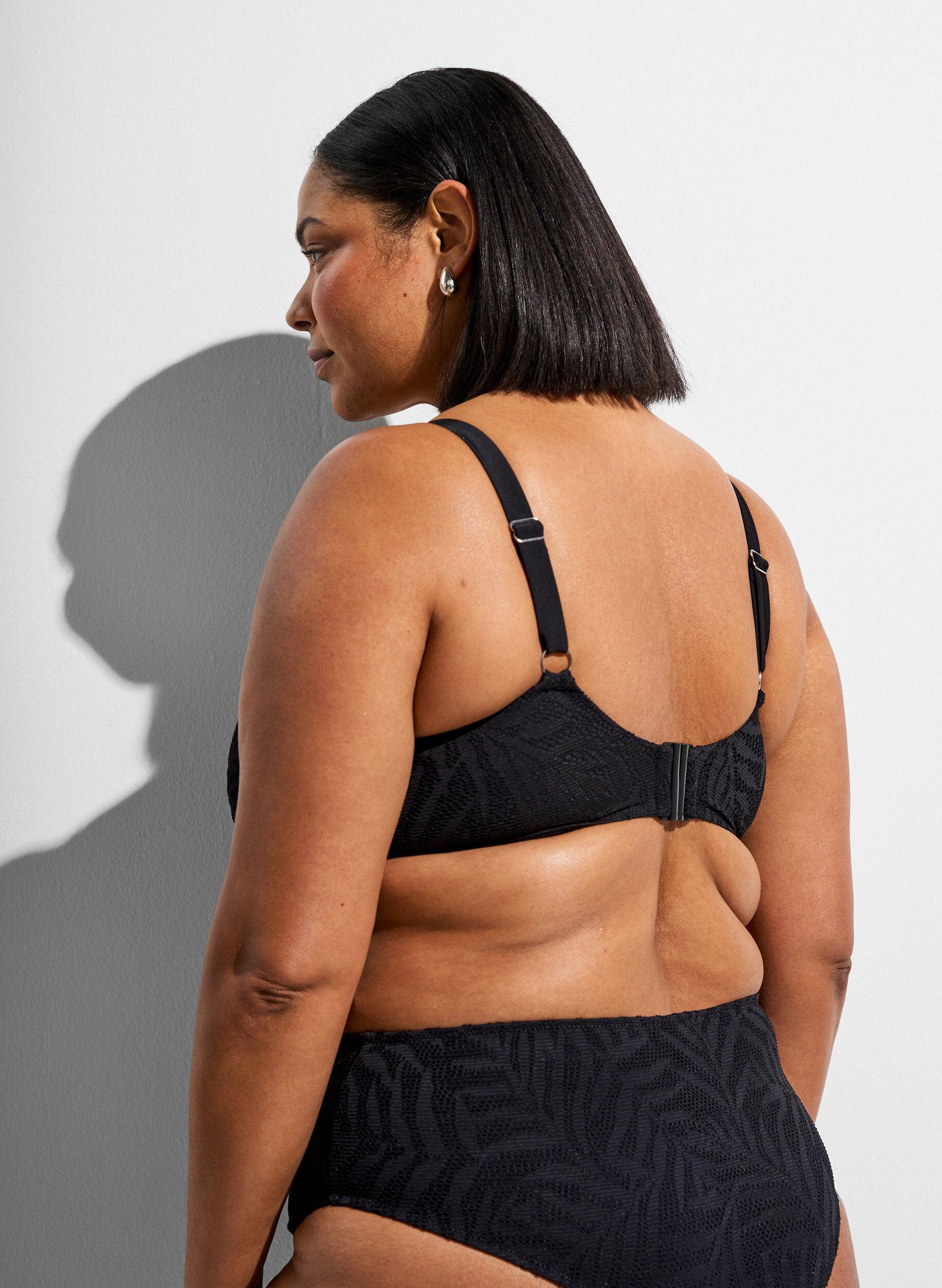 ZizziBikinibeha met gestructureerd mesh en afneembare inlays, Zwart, Model image number 2