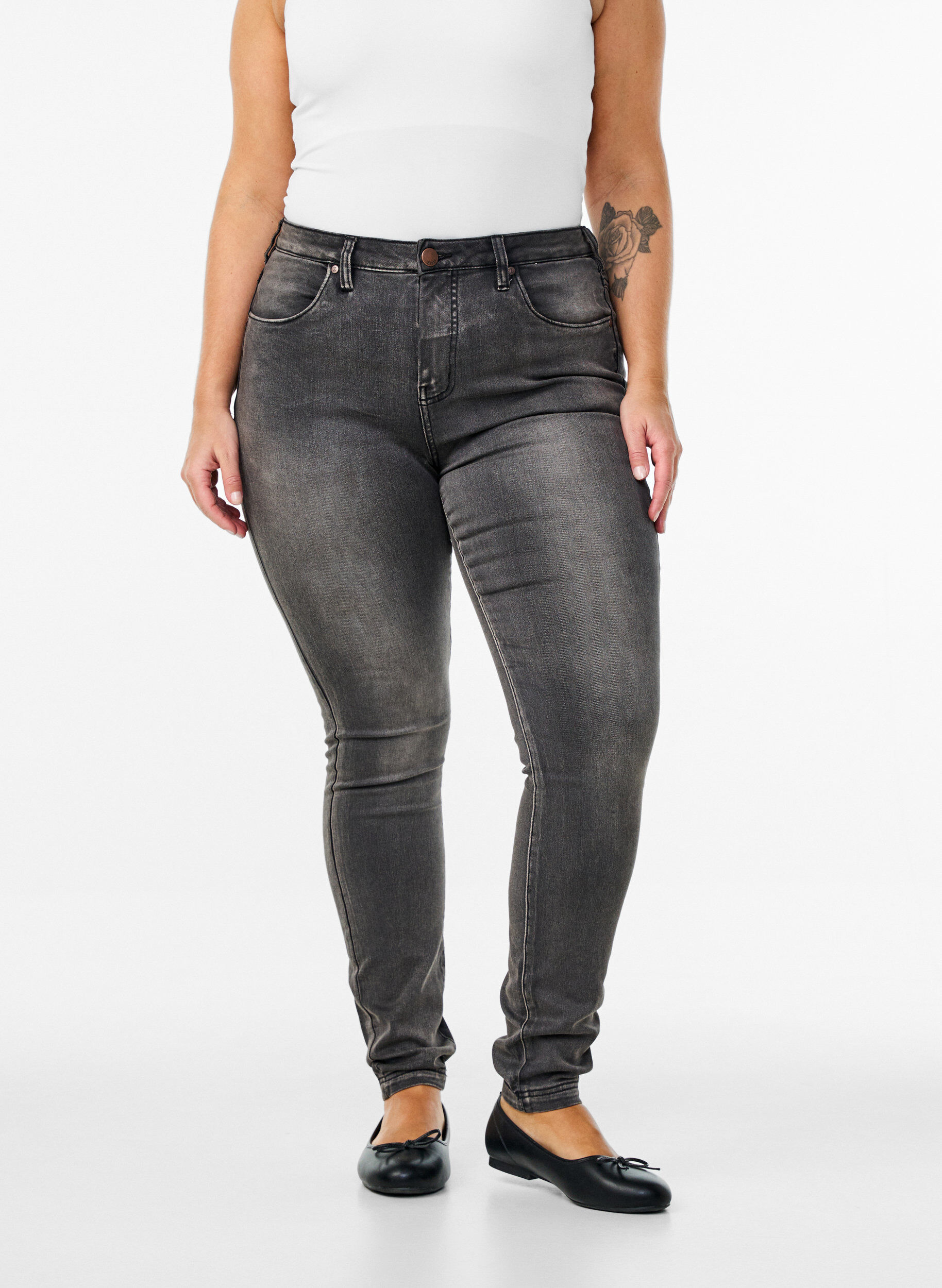 ZizziSuper slim Amy jeans met hoge taille, Dark Grey Denim, Model image number 2