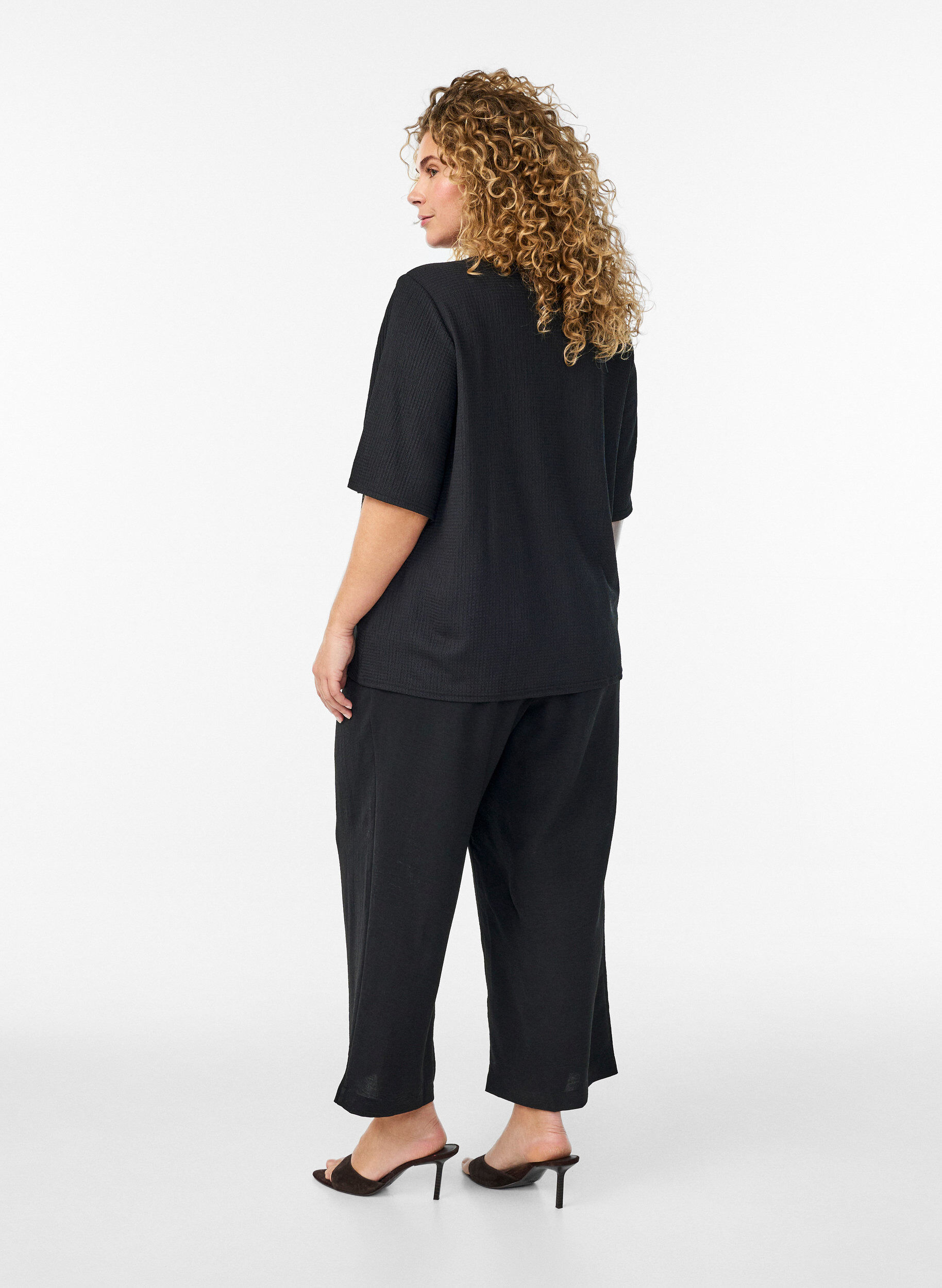 Zizzi Jupe-culotte taille haute avec dos &eacute;lastiqu&eacute;, Noir, Model image number 1