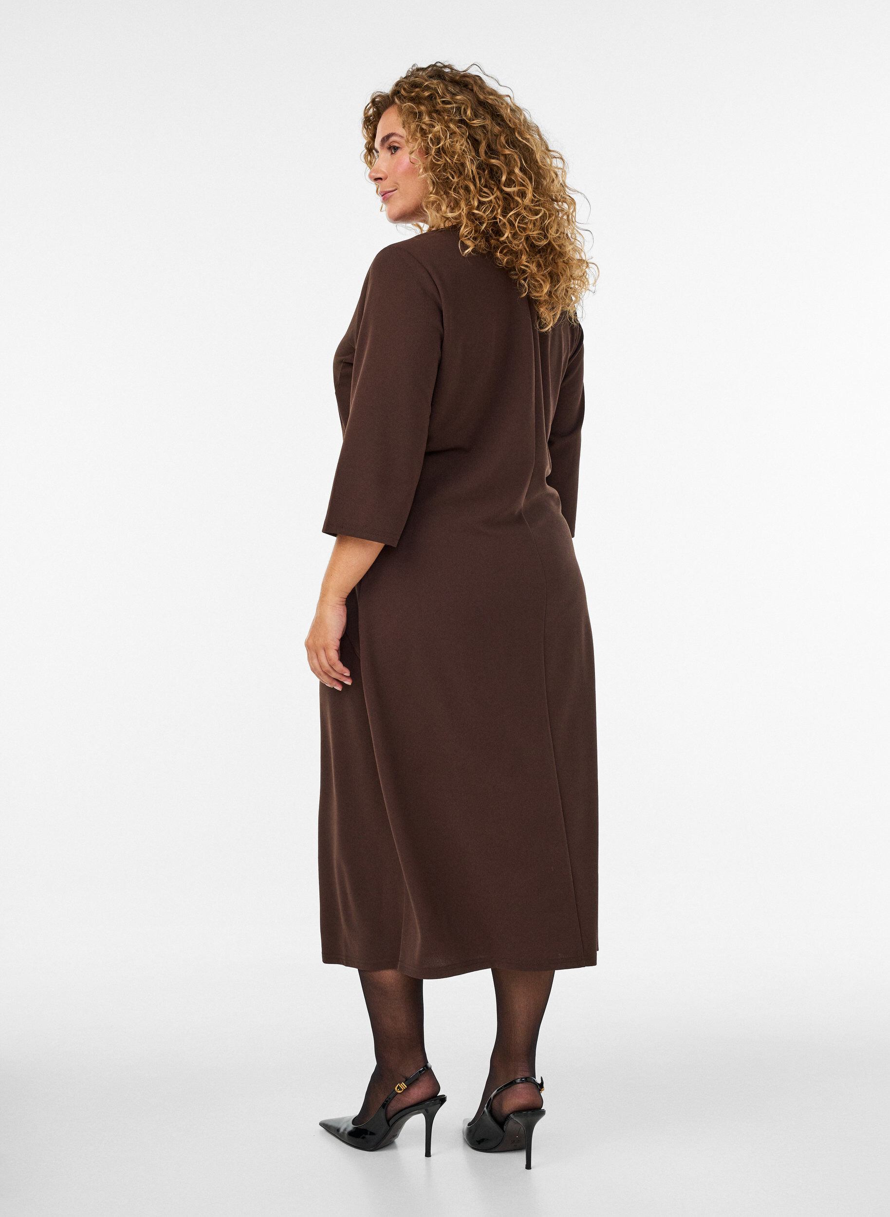 ZizziJersey jurk met drapering en decoratieve gesp, Bruin, Model image number 1